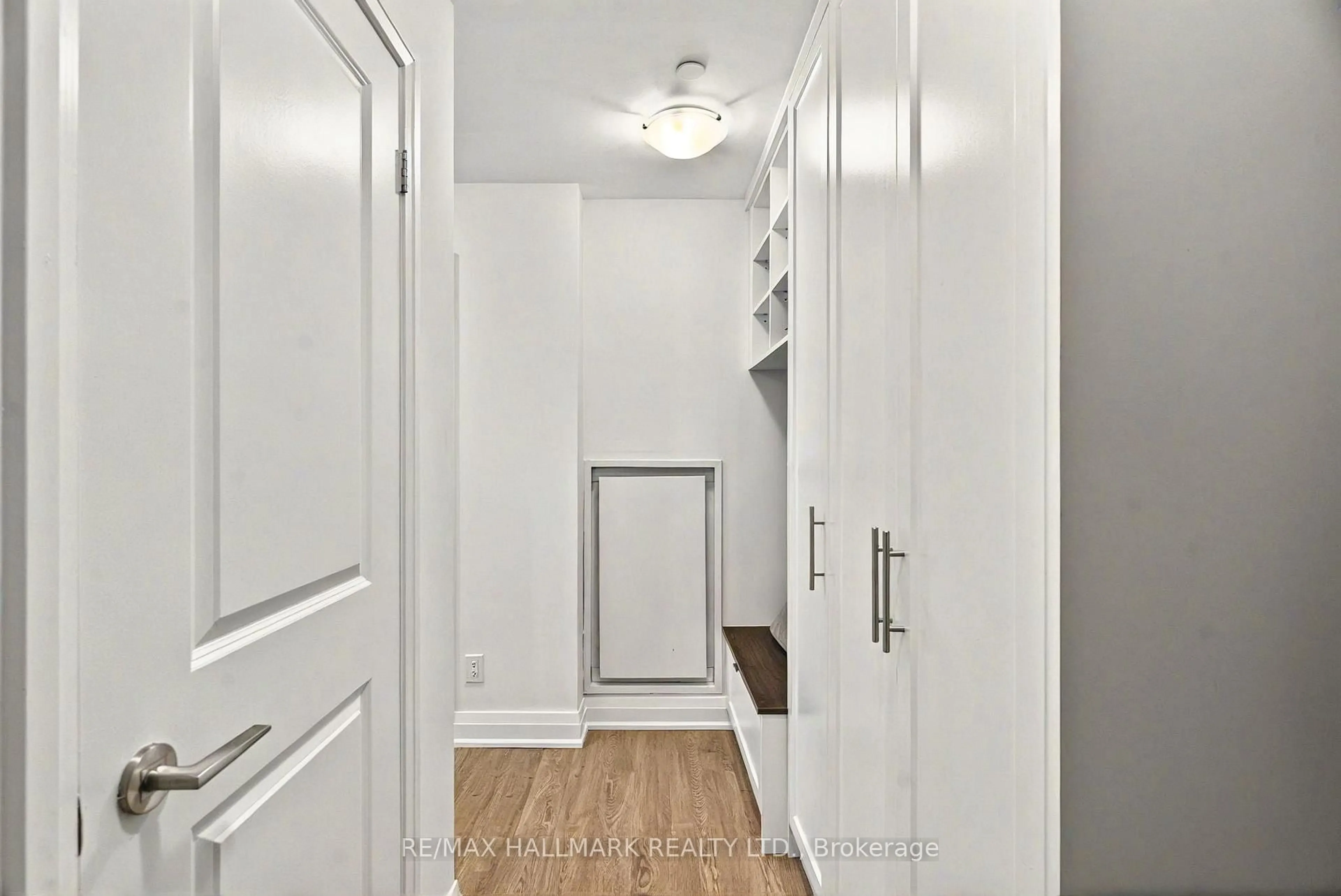 Indoor entryway for 8 Mercer St #708, Toronto Ontario M5V 0C4