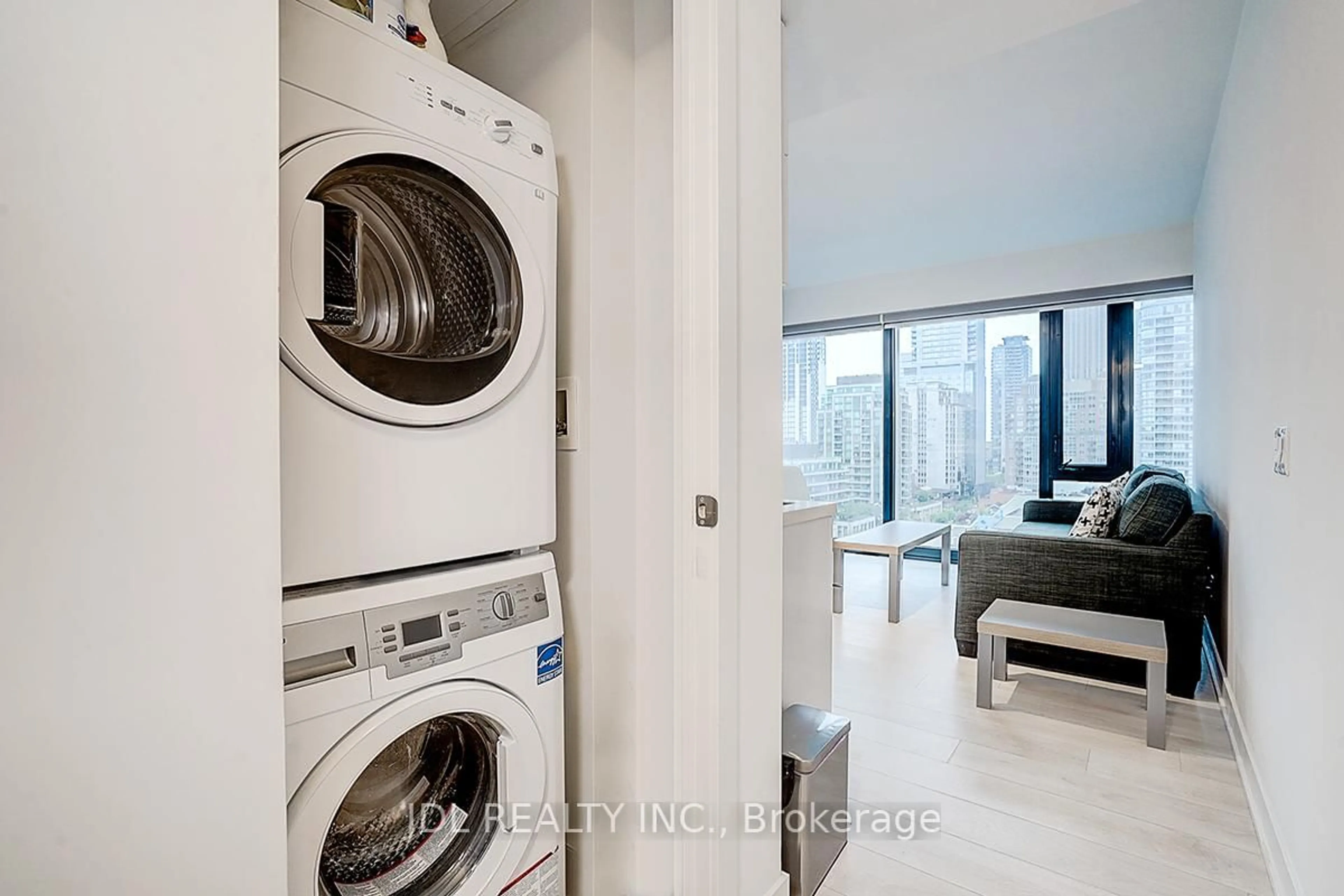 Laundry room for 188 Cumberland St #1202, Toronto Ontario M5R 2G3