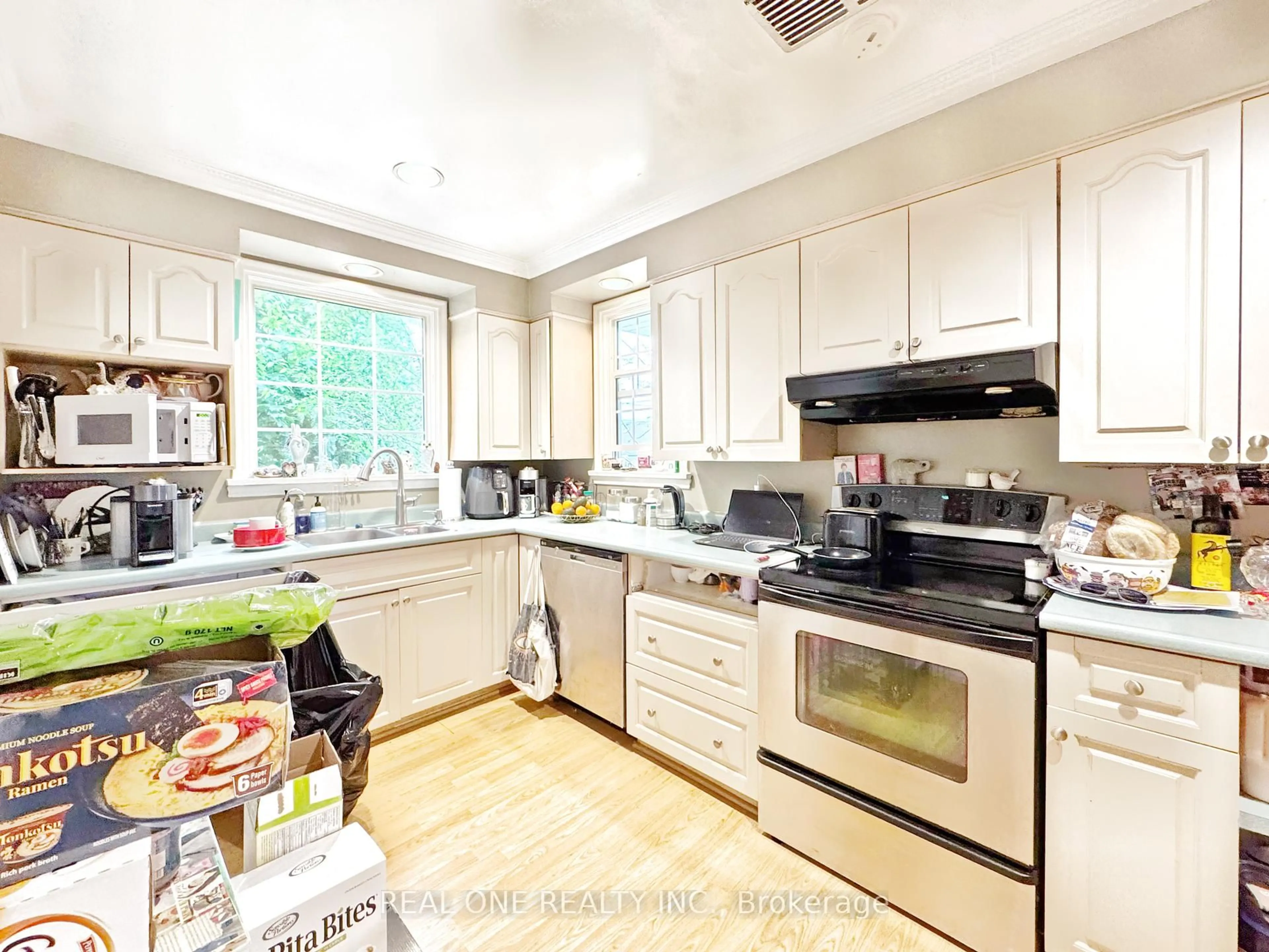 Unknown for 227 Codsell Ave, Toronto Ontario M3H 3W8