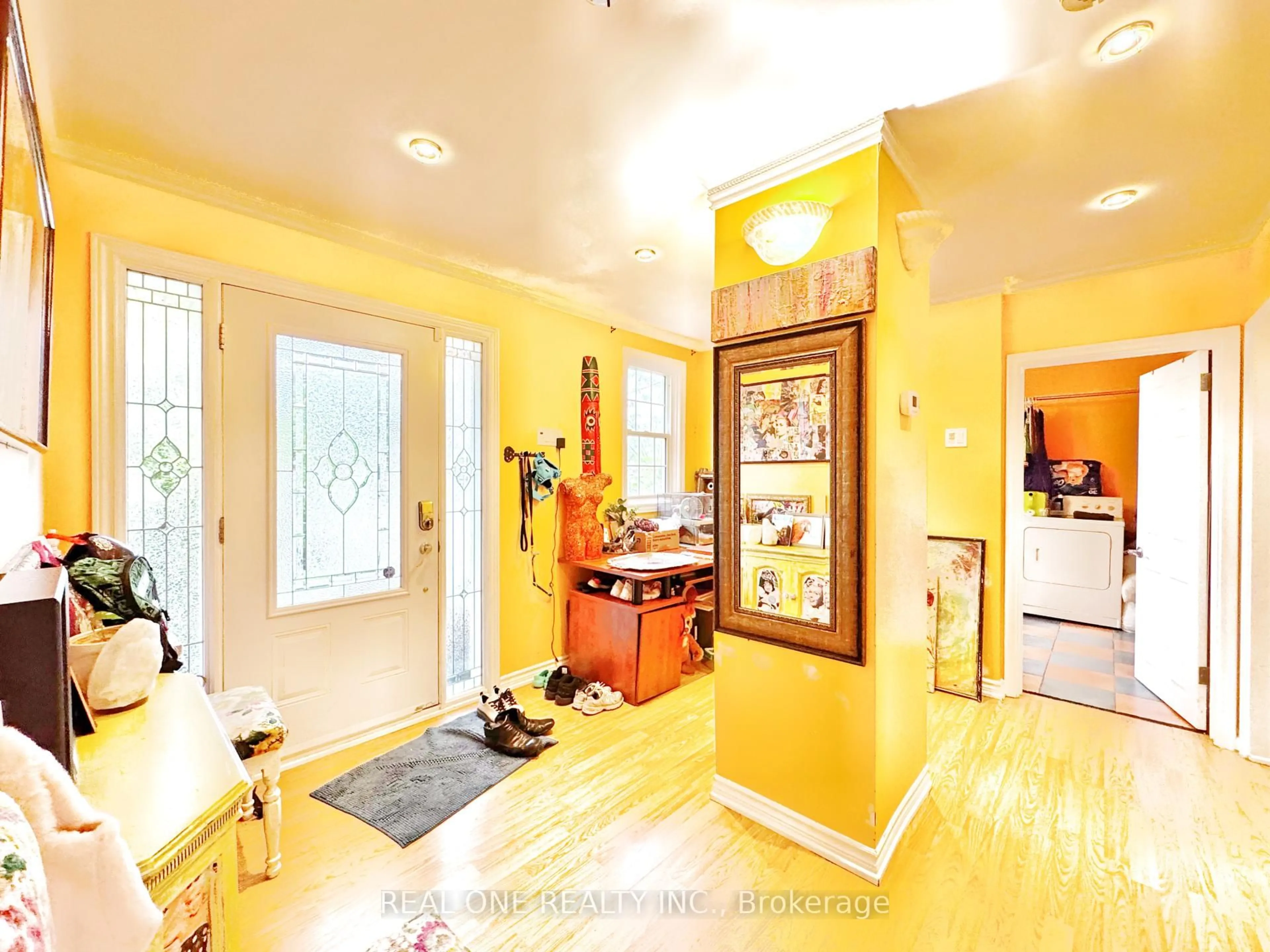 Indoor entryway for 227 Codsell Ave, Toronto Ontario M3H 3W8