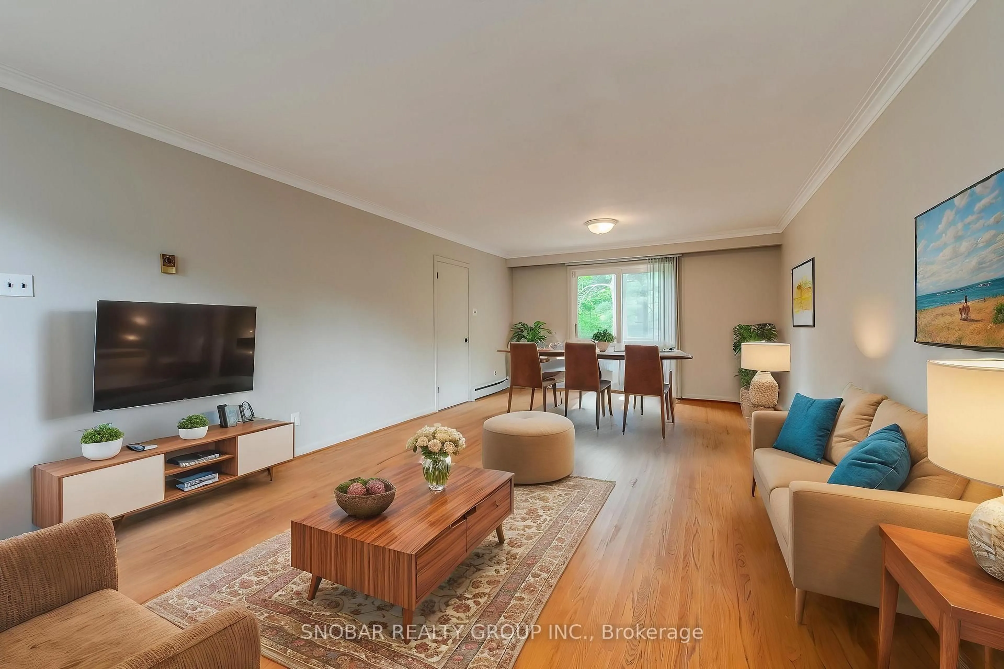Living room with furniture, wood/laminate floor for 36 Bannatyne Dr, Toronto Ontario M2L 2N9