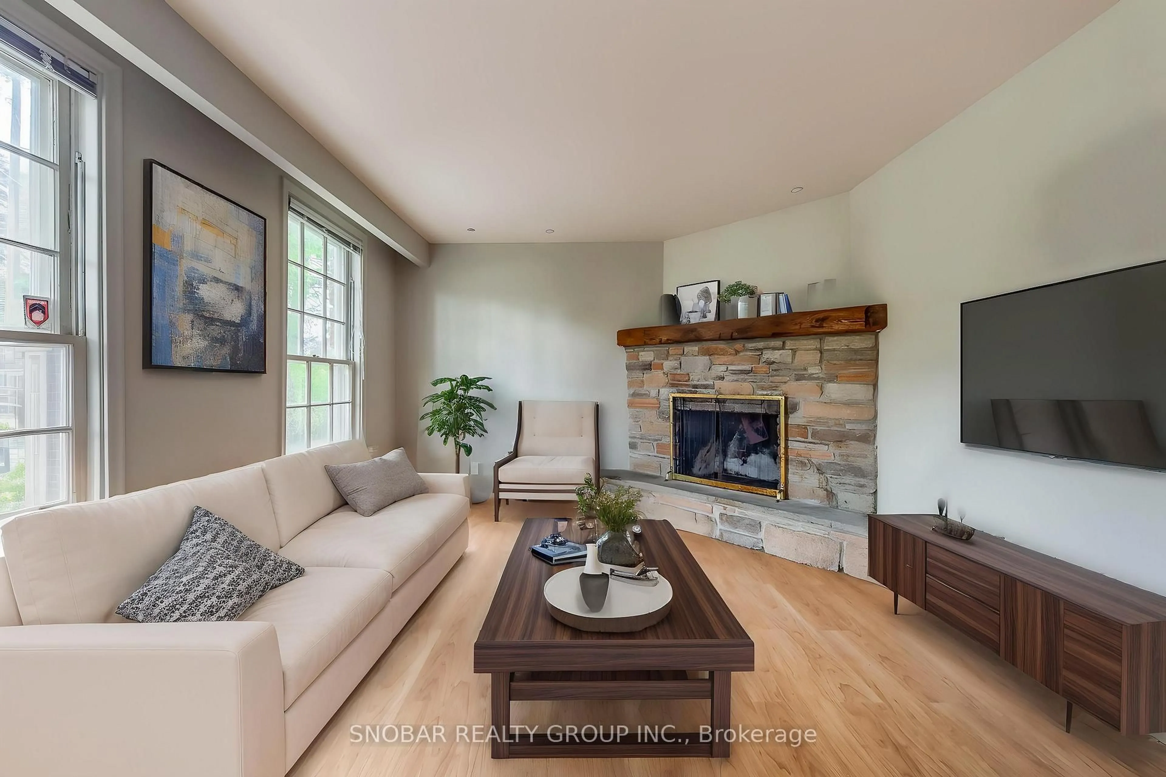 Living room with furniture, unknown for 36 Bannatyne Dr, Toronto Ontario M2L 2N9