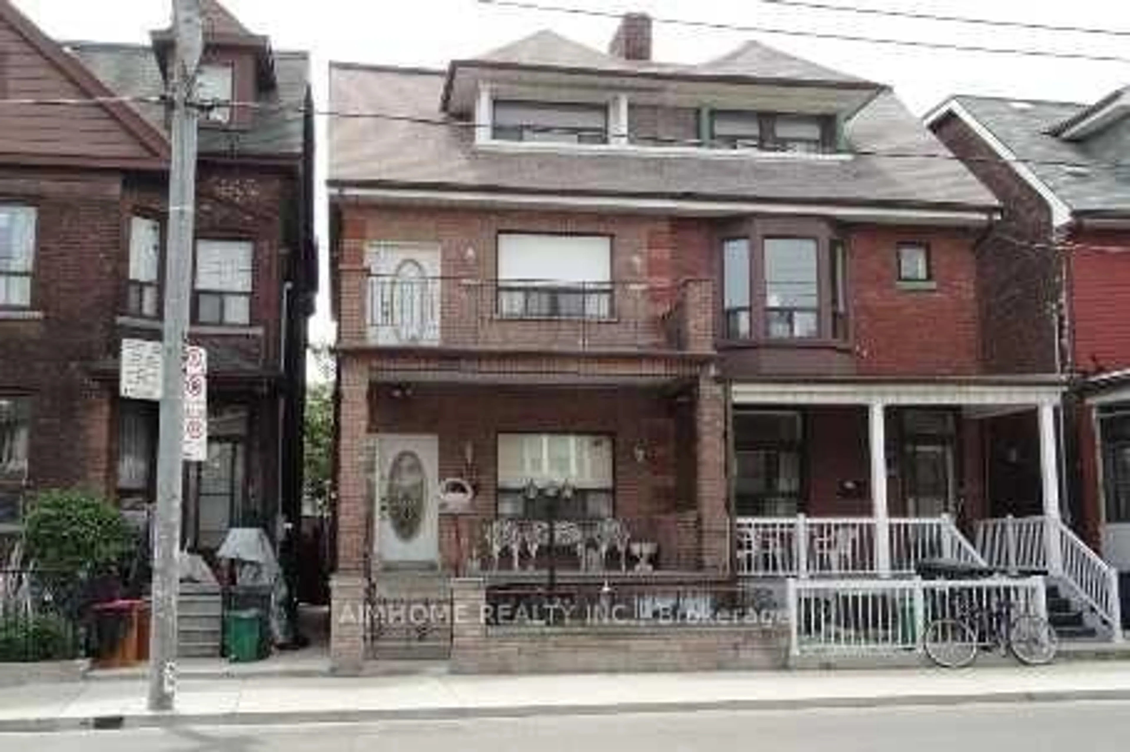 Home with brick exterior material, street for 598 Bathurst St, Toronto Ontario M5S 2P9