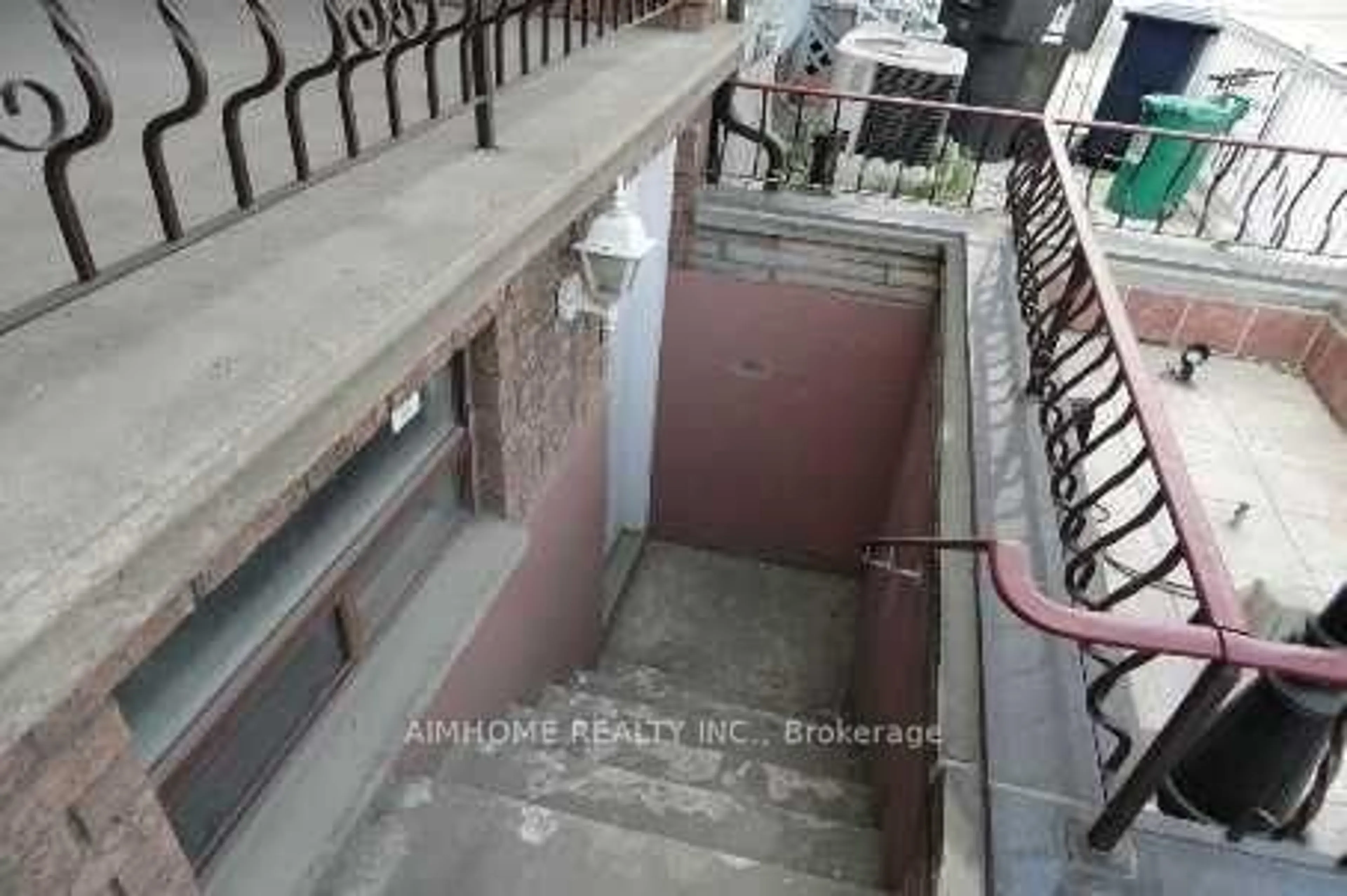 Unknown for 598 Bathurst St, Toronto Ontario M5S 2P9