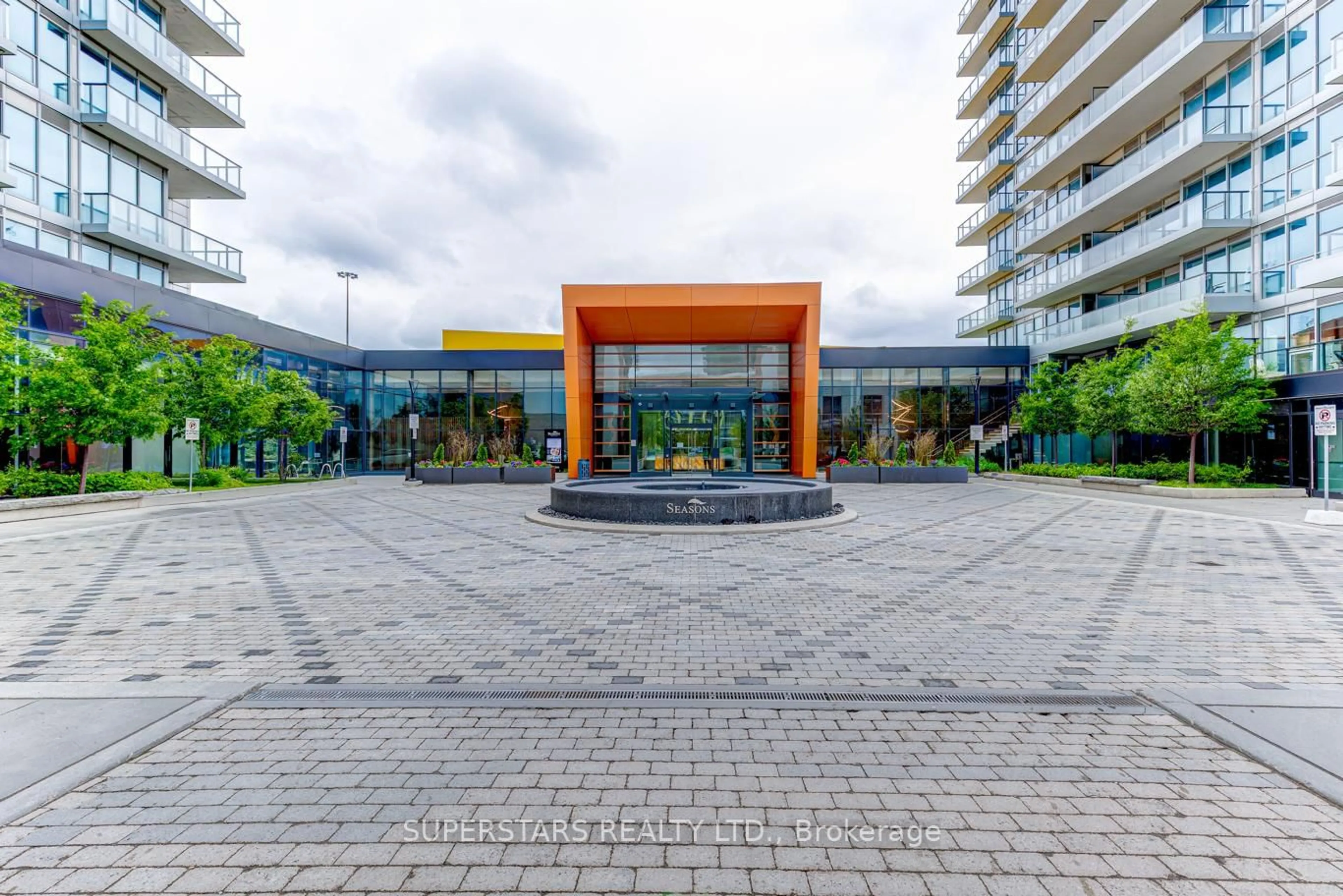 Indoor foyer for 95 Mcmahon Dr #1511, Toronto Ontario M2K 0H2