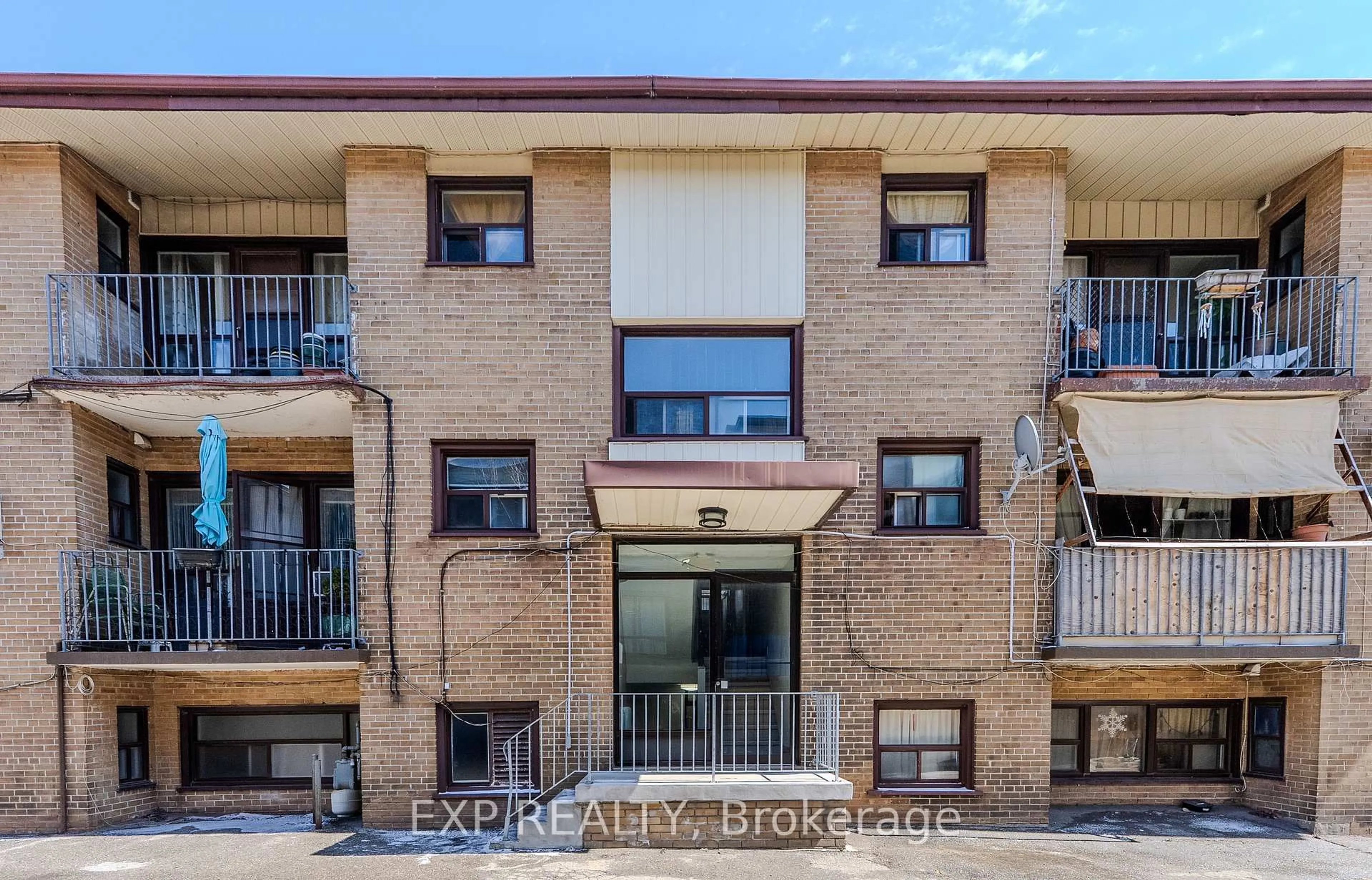 Unknown for 41 Wasdale Cres, Toronto Ontario M6A 1W9
