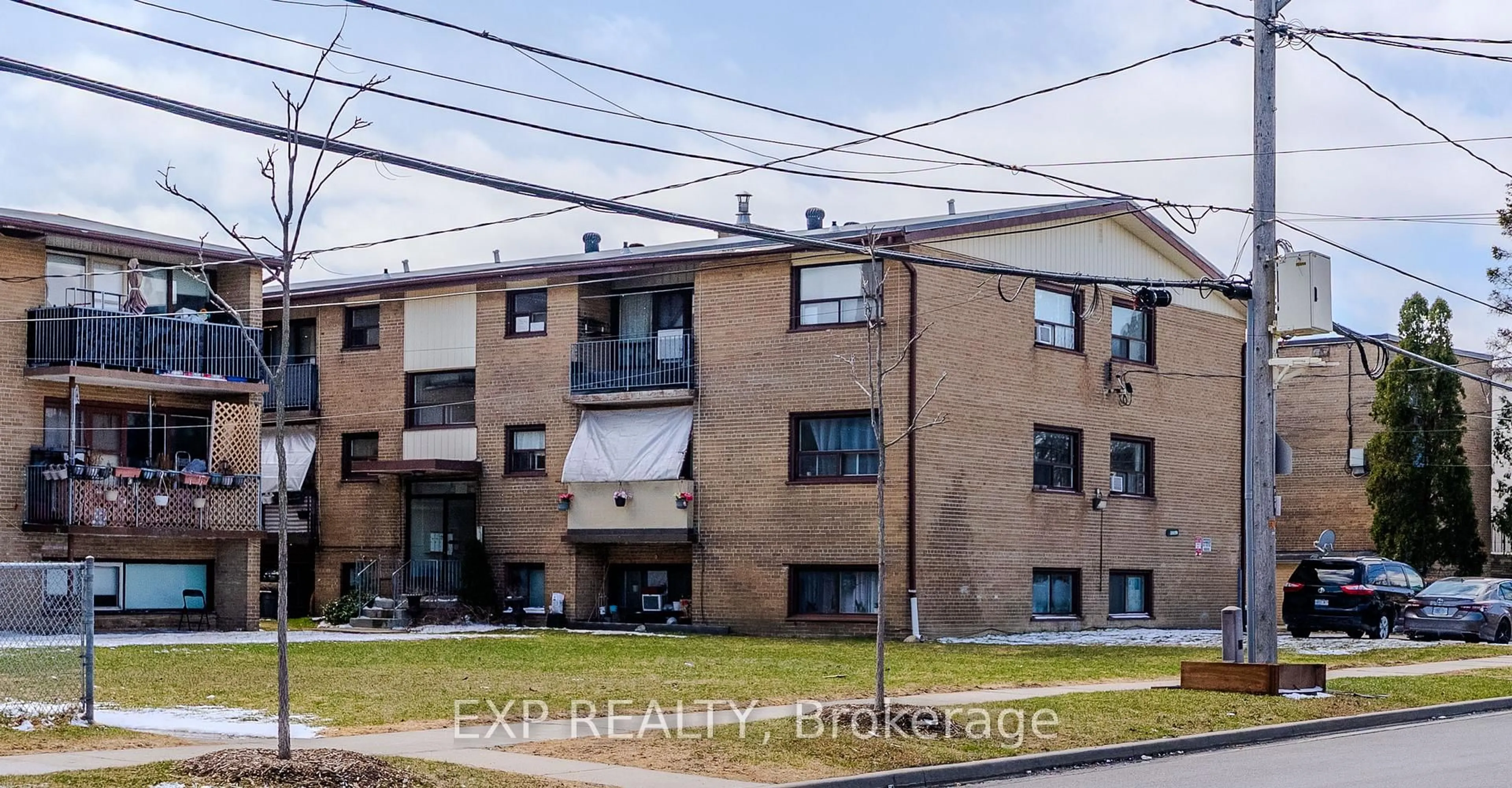 Unknown for 41 Wasdale Cres, Toronto Ontario M6A 1W9