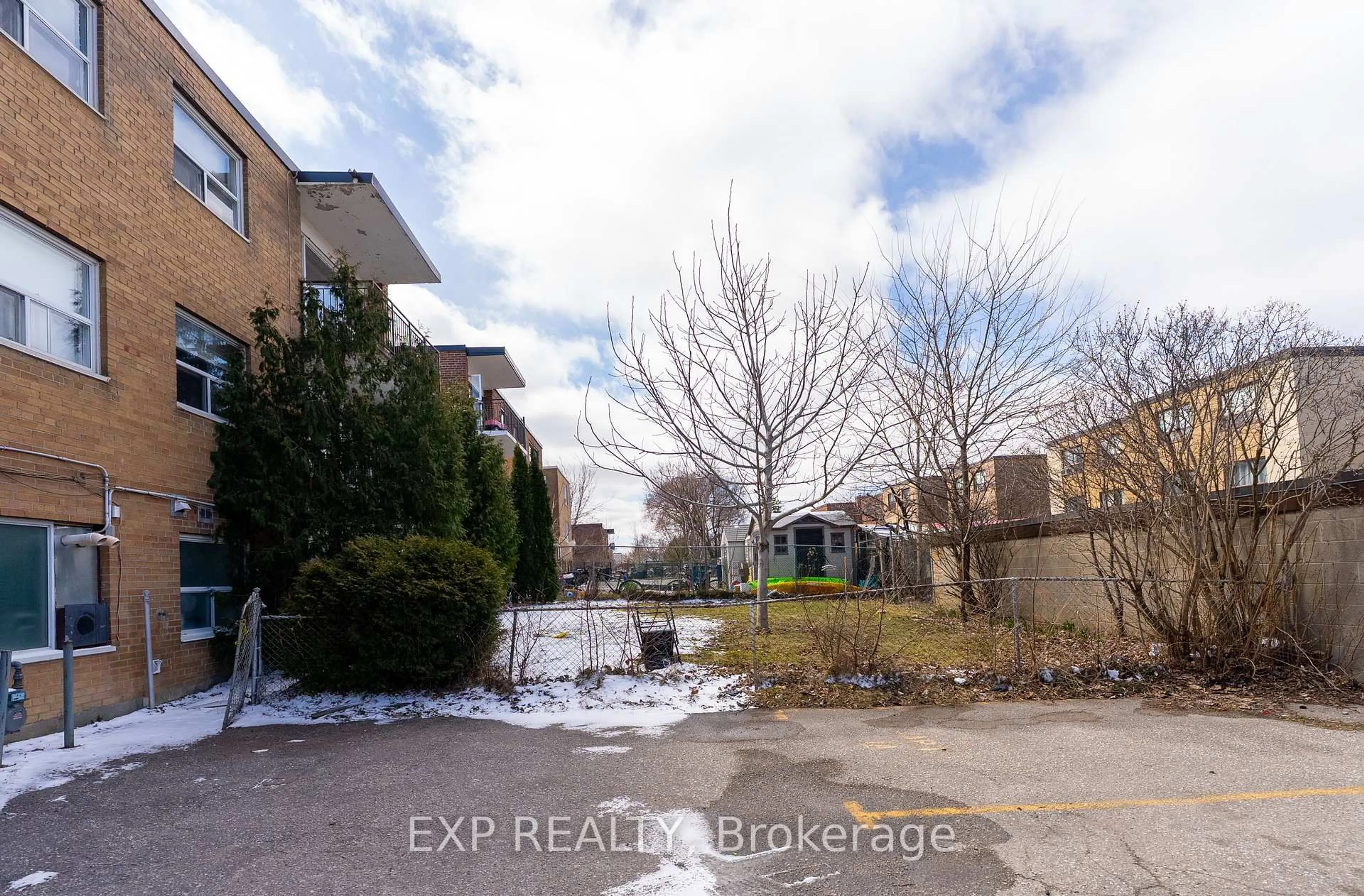 A pic from outside/outdoor area/front of a property/back of a property/a pic from drone, street for 12 Fraserwood Ave, Toronto Ontario M6B 2N4