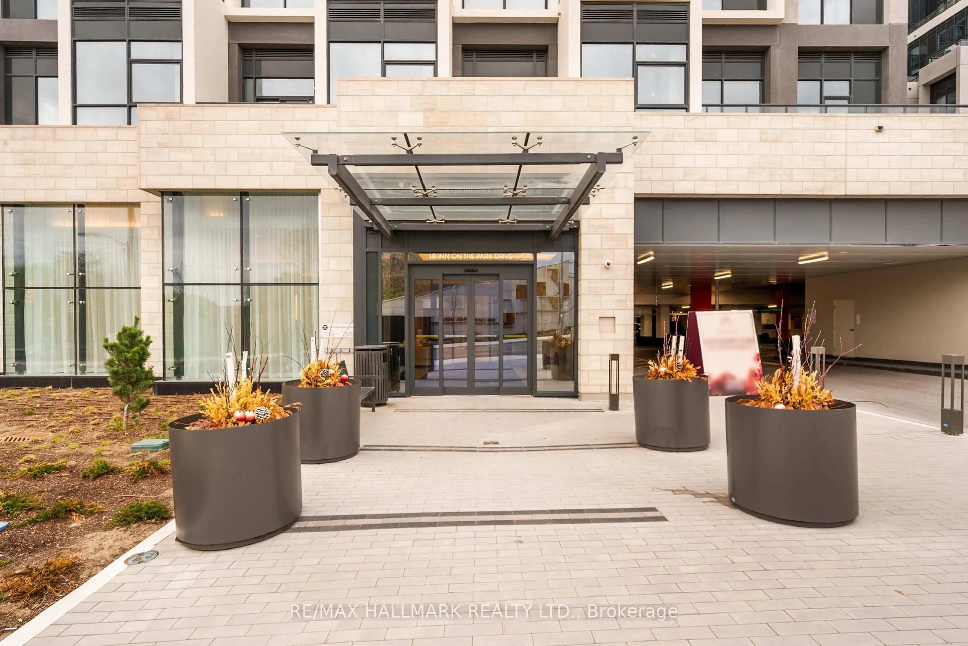 Lobby for 10 Inn On The Park Dr #1710, Toronto Ontario M3C 0P9