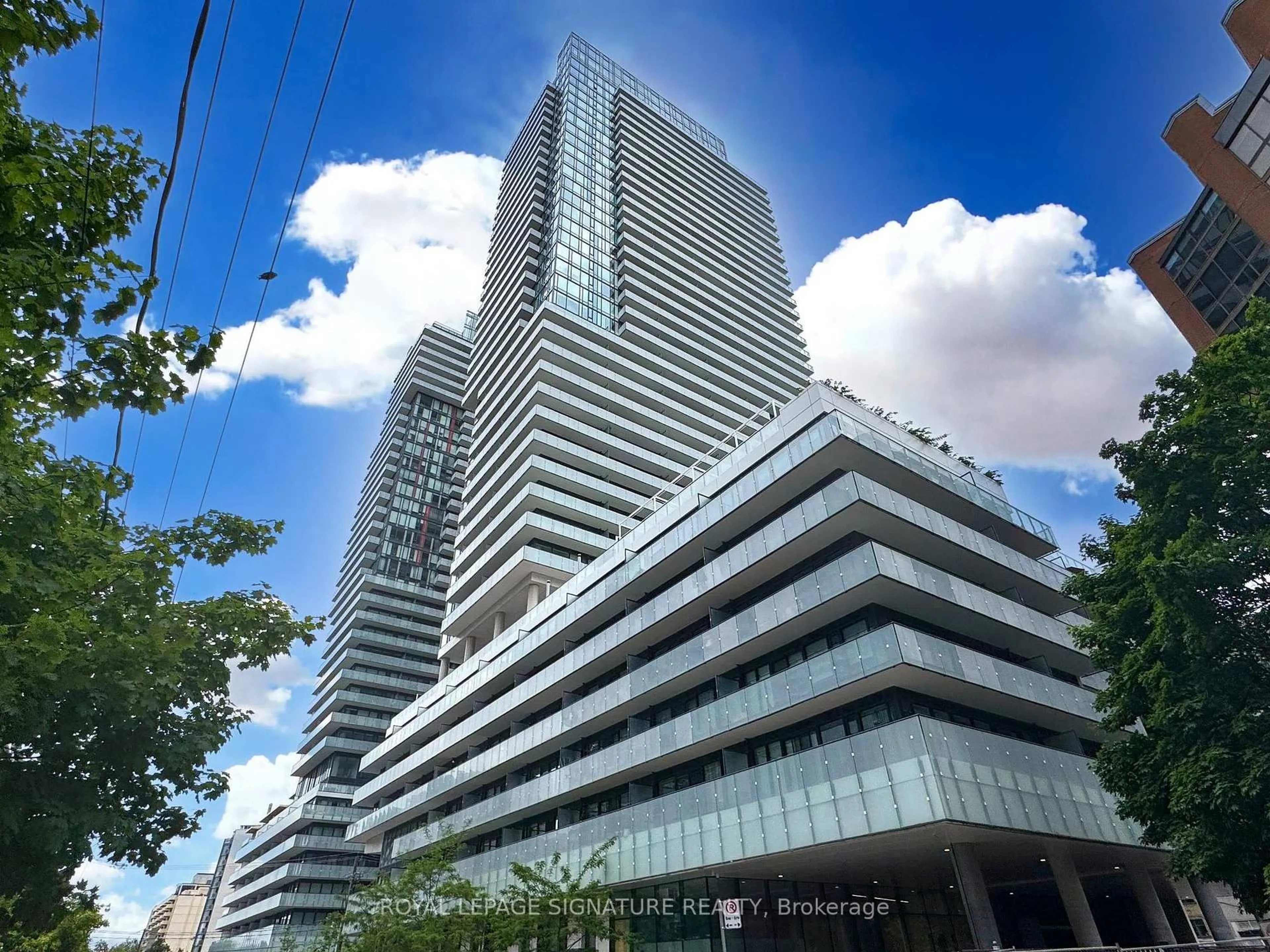 Indoor foyer for 161 Roehampton Ave #605, Toronto Ontario M4P 0C8