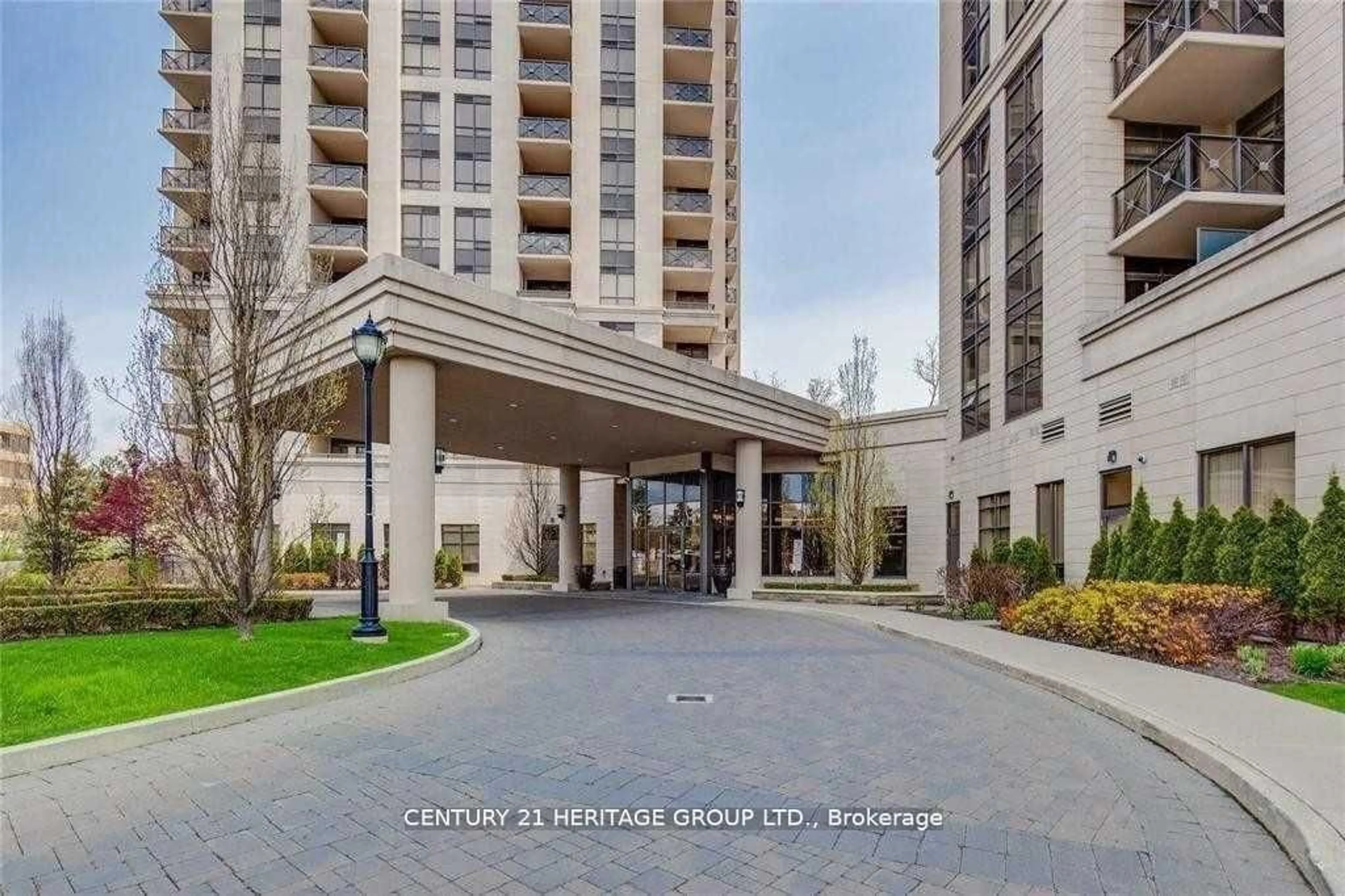 Indoor foyer for 135 Wynford Dr #307, Toronto Ontario M3C 0J4