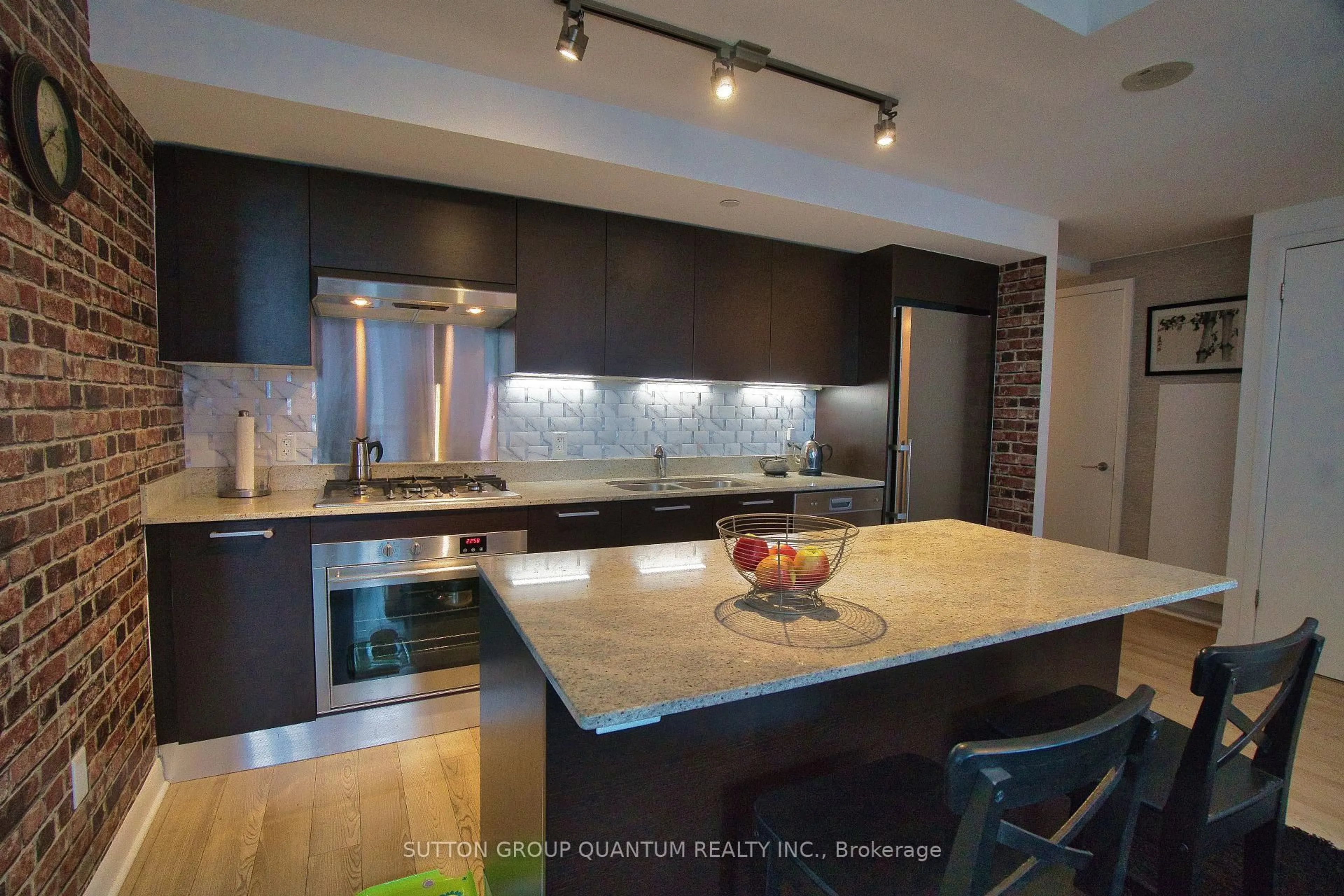 Contemporary kitchen, ceramic/tile floor for 375 King St #1009, Toronto Ontario M5V 1K5