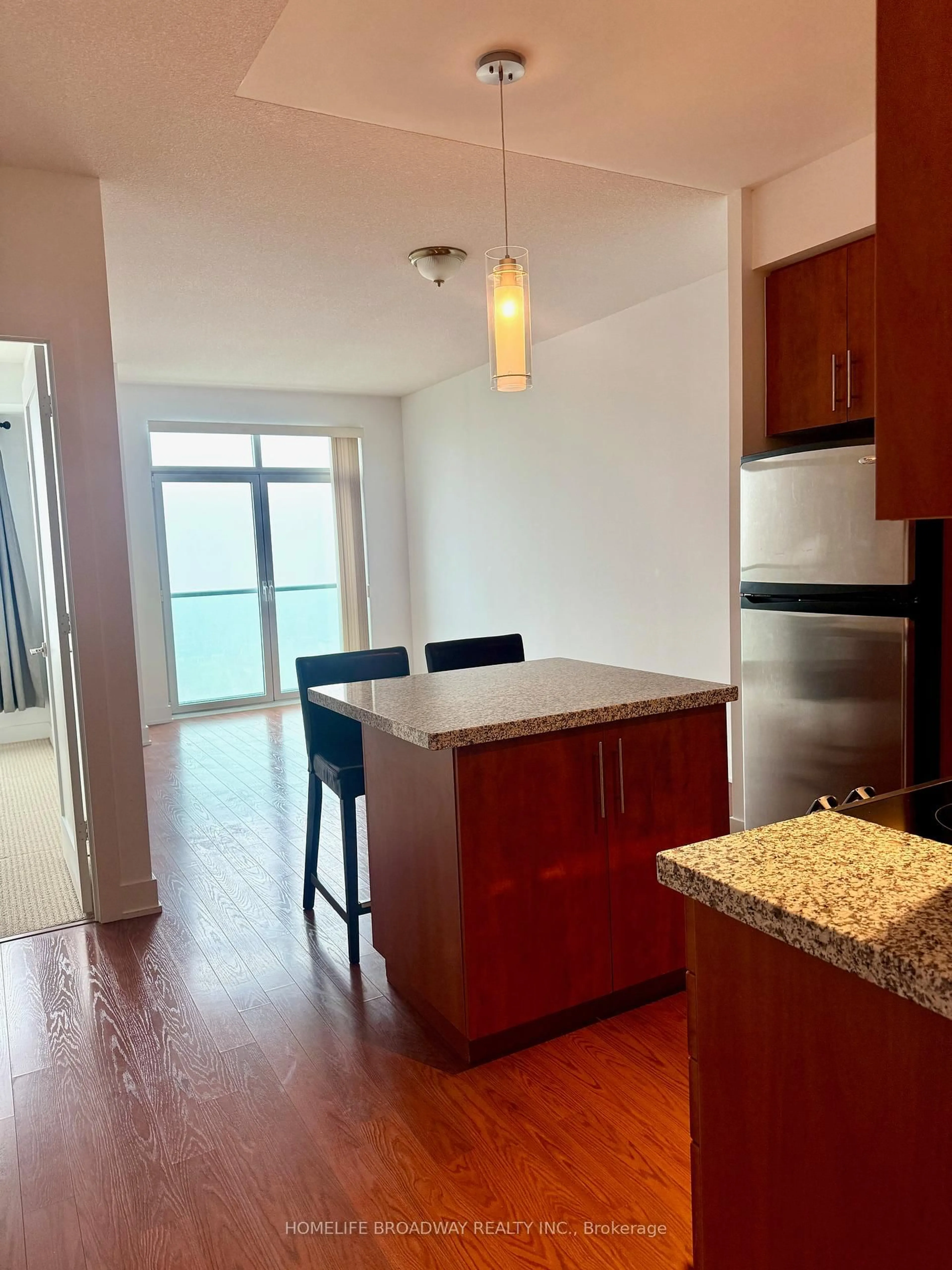 Standard kitchen, wood/laminate floor for 120 Homewood Ave #2302, Toronto Ontario M4Y 2J3