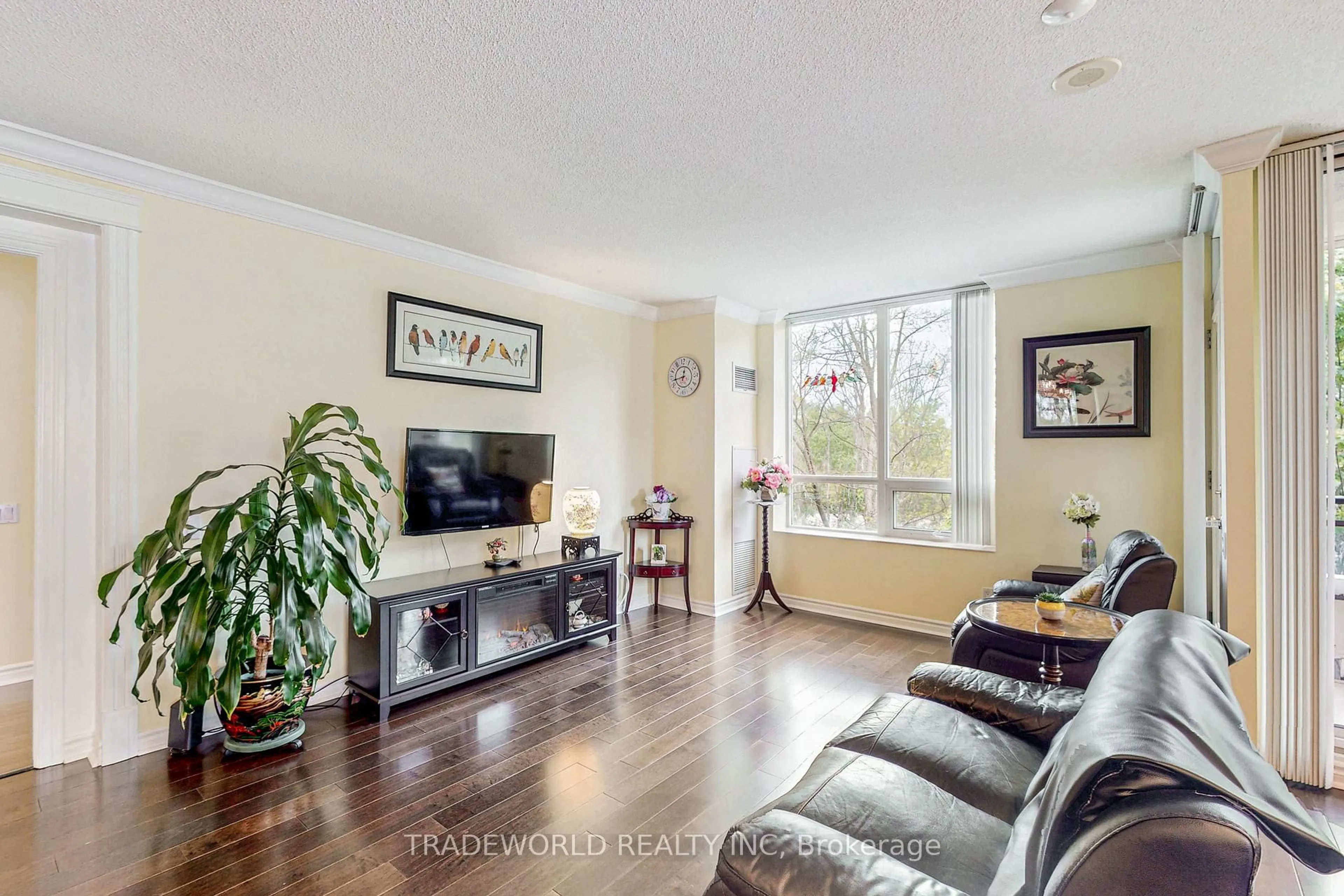 Living room with furniture, wood/laminate floor for 18 William Carson Cres #707, Toronto Ontario M2P 2G6