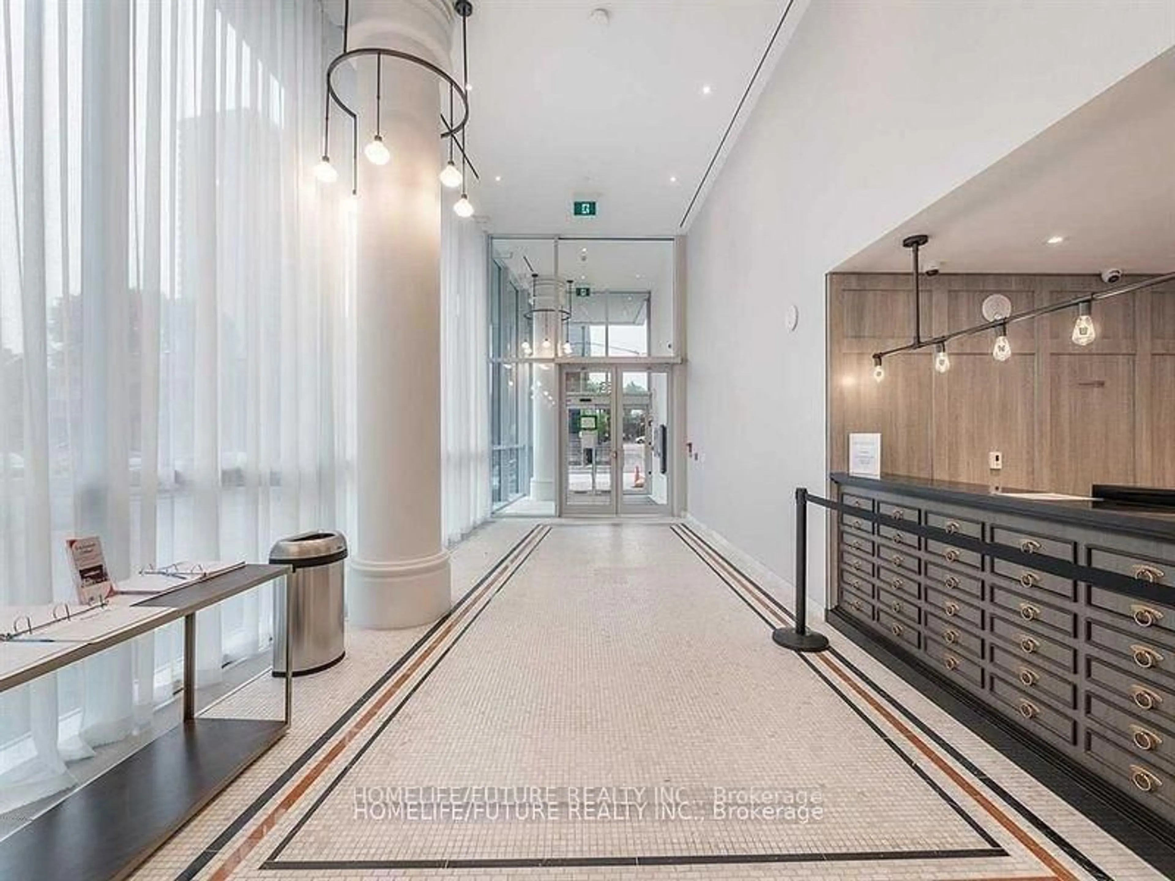 Indoor foyer for 33 Helendale Ave #1802, Toronto Ontario M4R 0A4