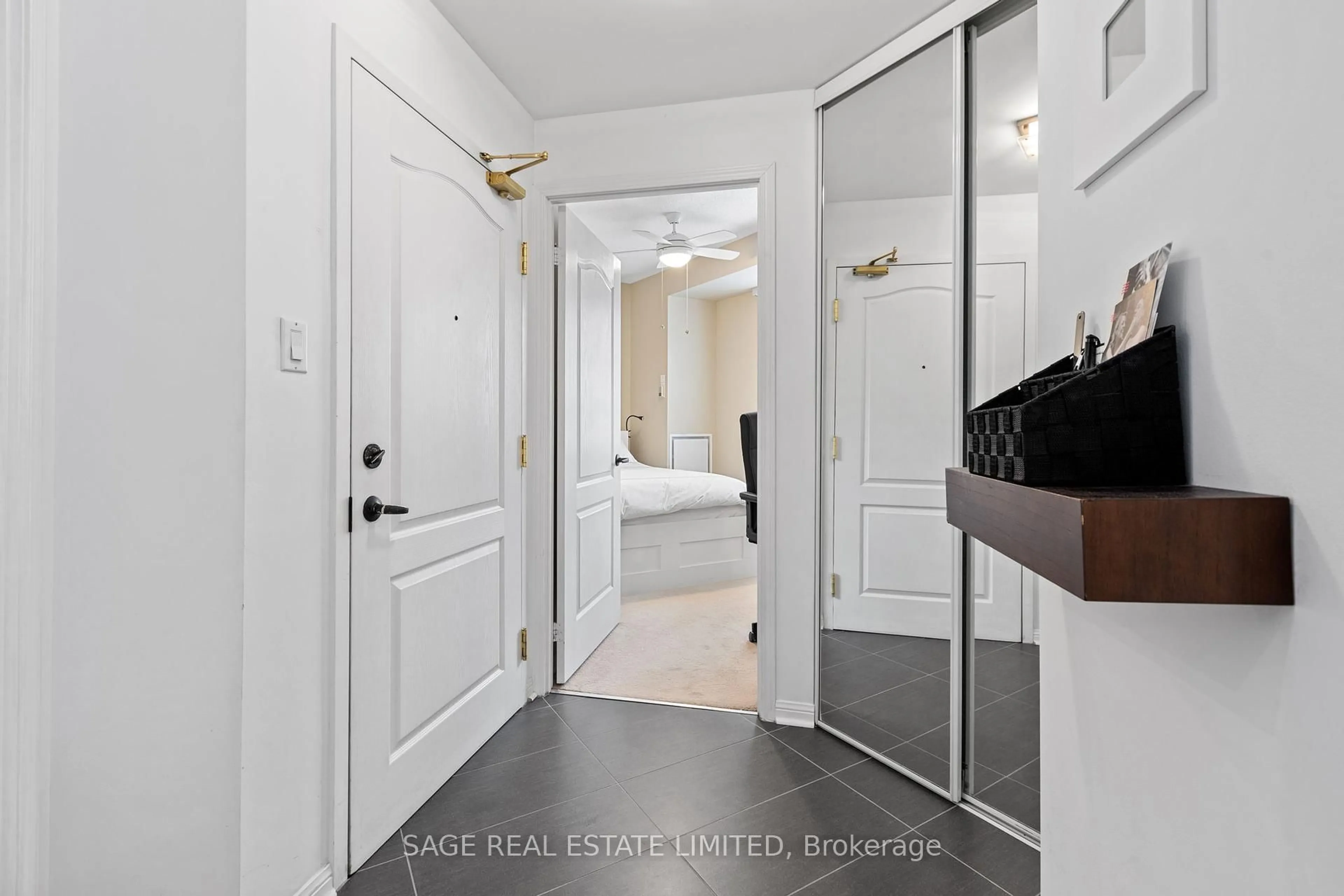 Indoor entryway for 55 Lorindale Ave #105, Toronto Ontario M5M 3C3