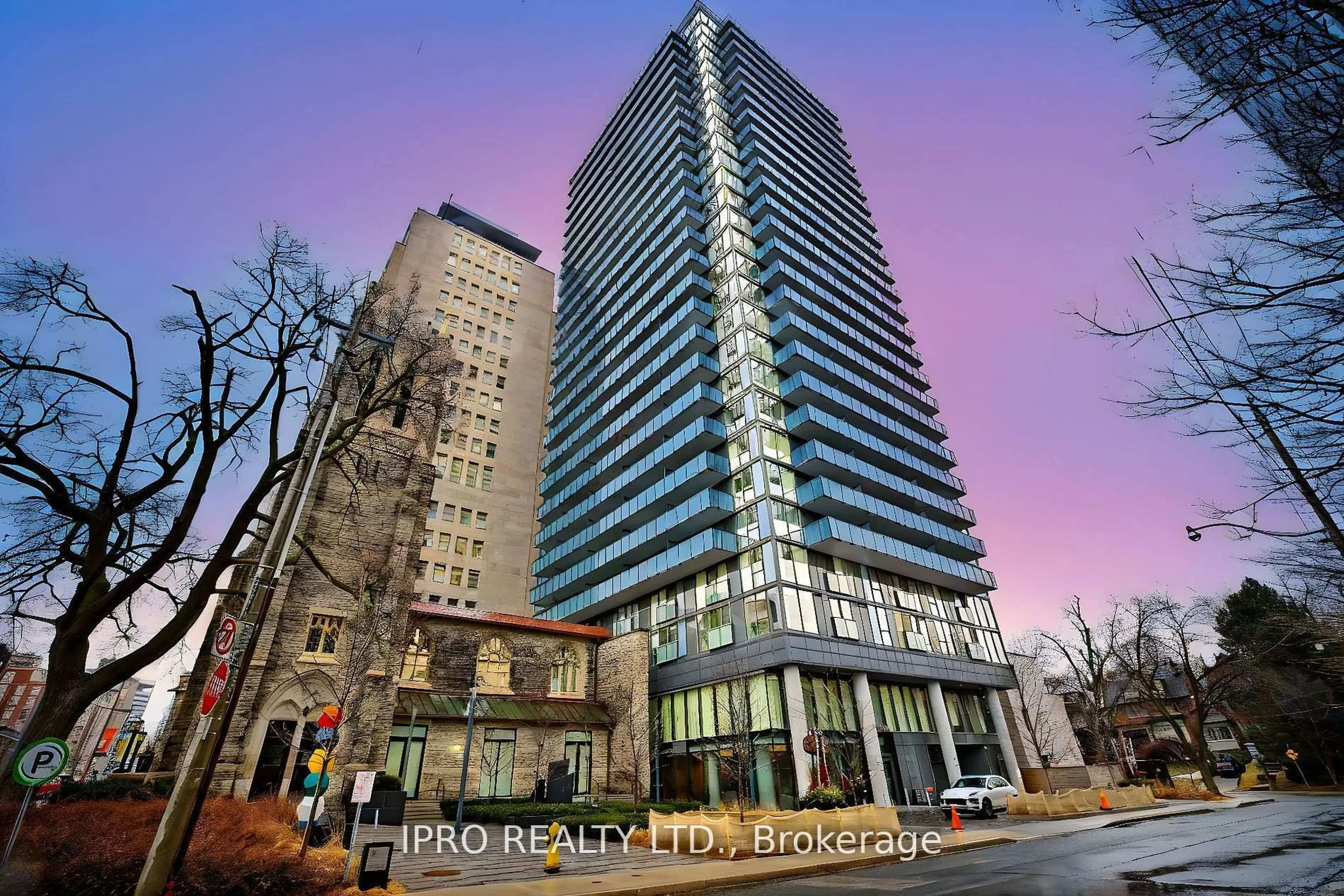 Indoor foyer for 99 Foxbar Rd #409, Toronto Ontario M4V 0B2