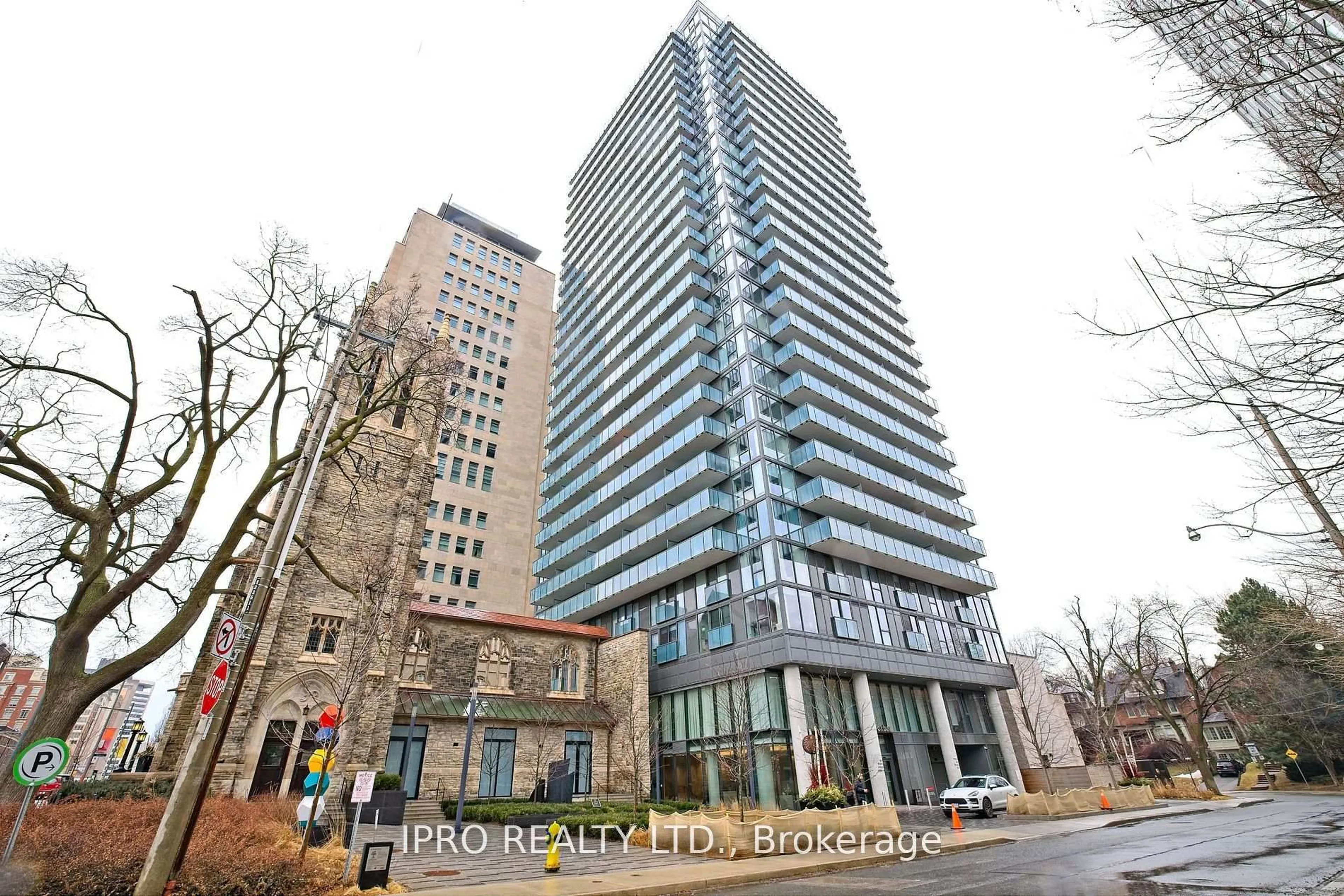 Indoor foyer for 99 Foxbar Rd #409, Toronto Ontario M4V 0B2