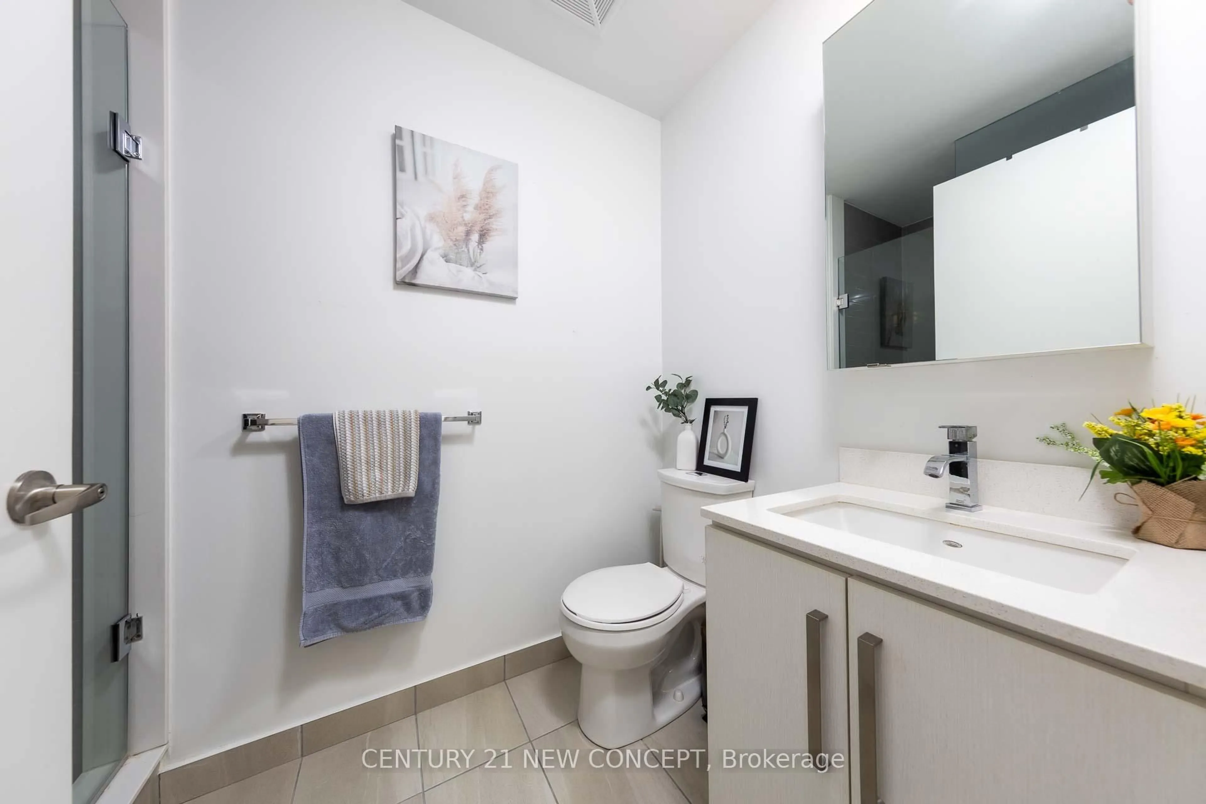 Standard bathroom, ceramic/tile floor for 5180 Yonge St #416, Toronto Ontario M2N 5P6