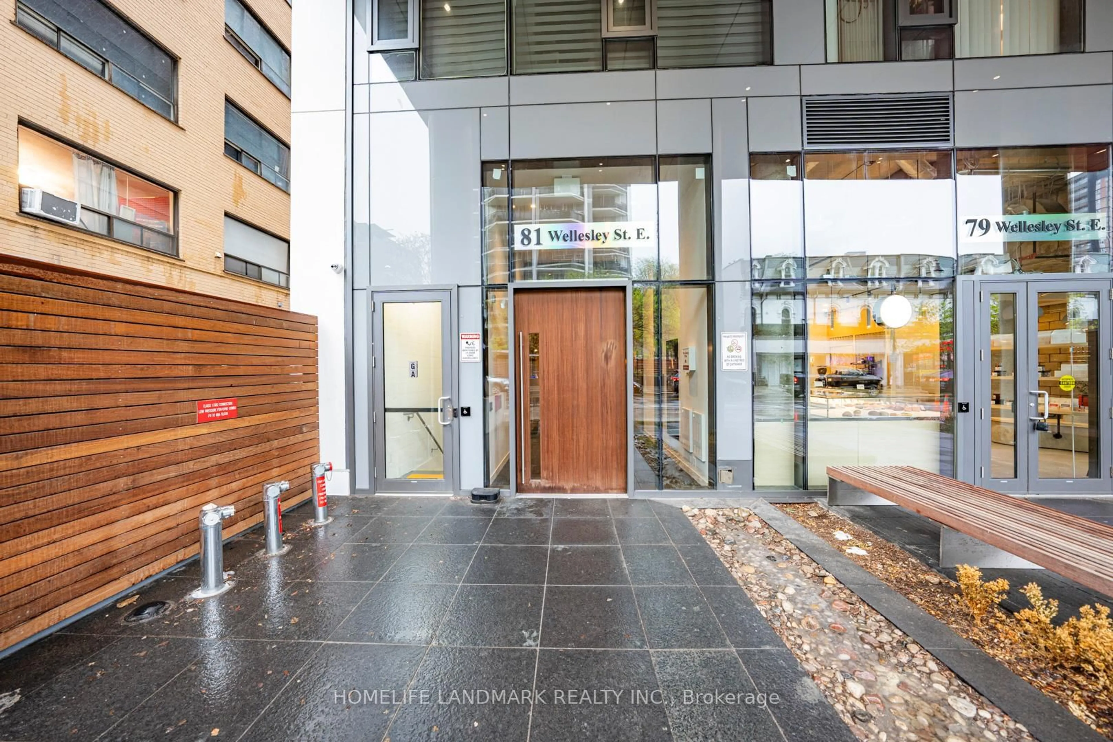 Indoor foyer for 81 Wellesley St #307, Toronto Ontario M4Y 0C5