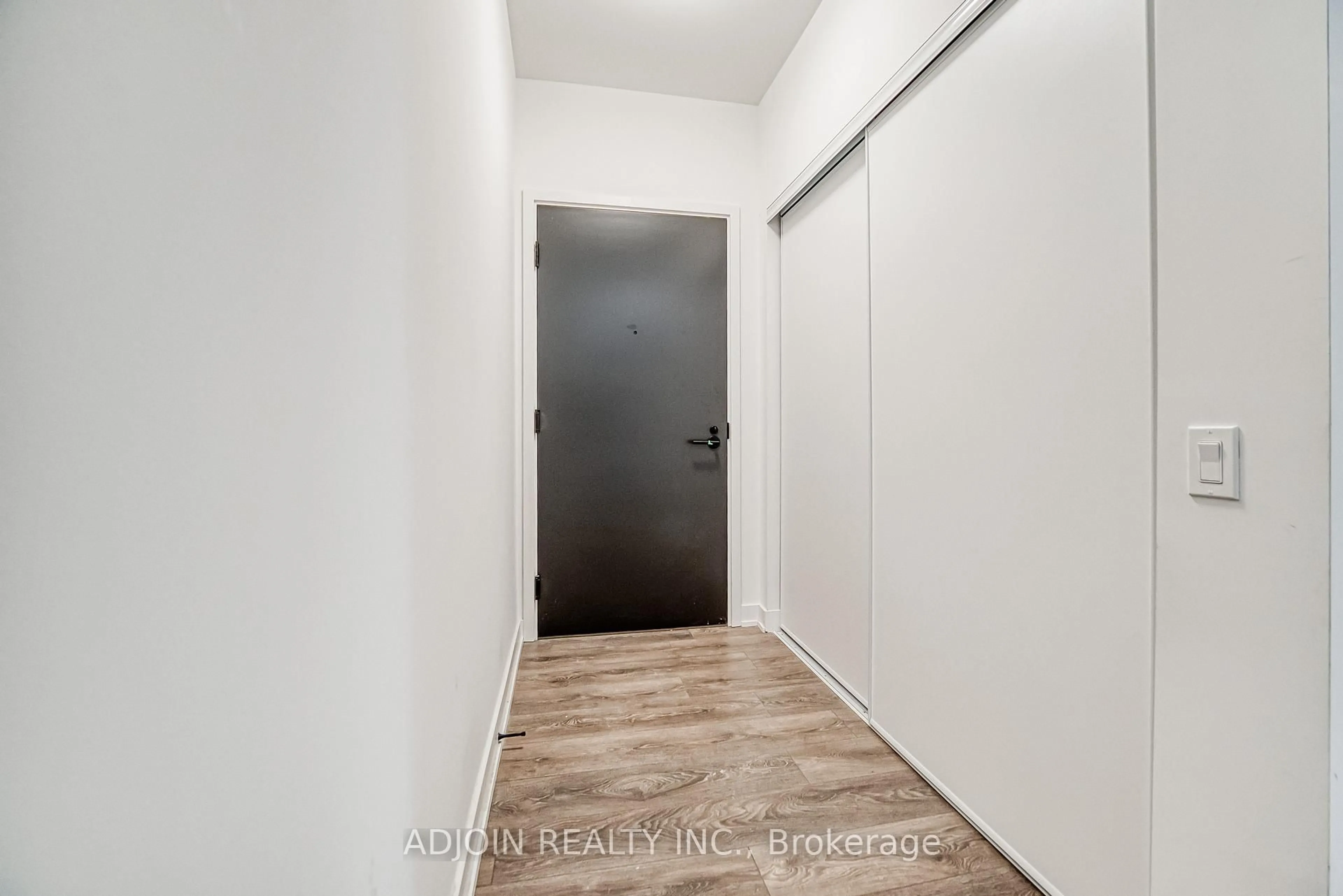 Indoor entryway for 108 Peter St #3615, Toronto Ontario M5V 0W2