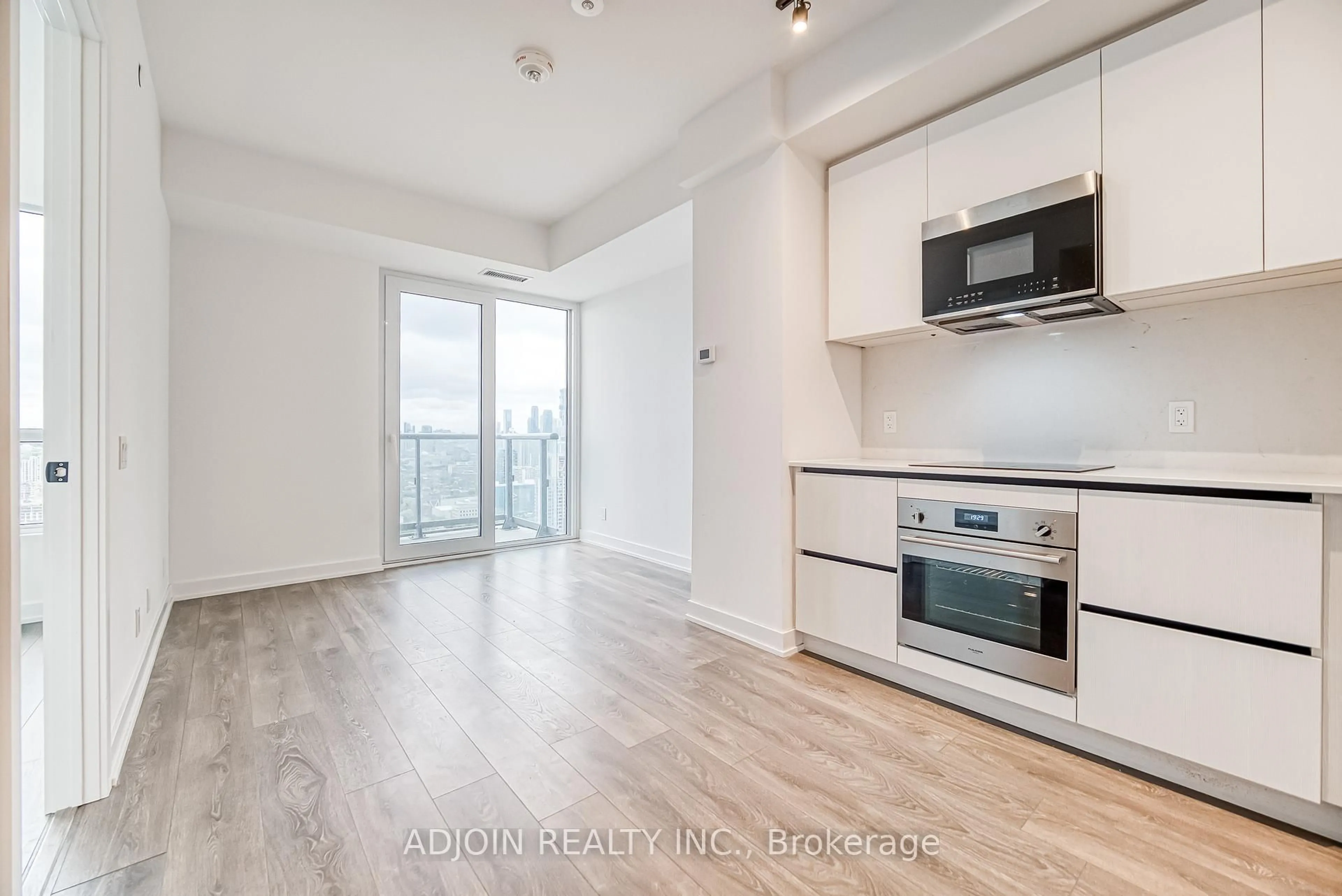 Open concept kitchen, wood/laminate floor for 108 Peter St #3615, Toronto Ontario M5V 0W2