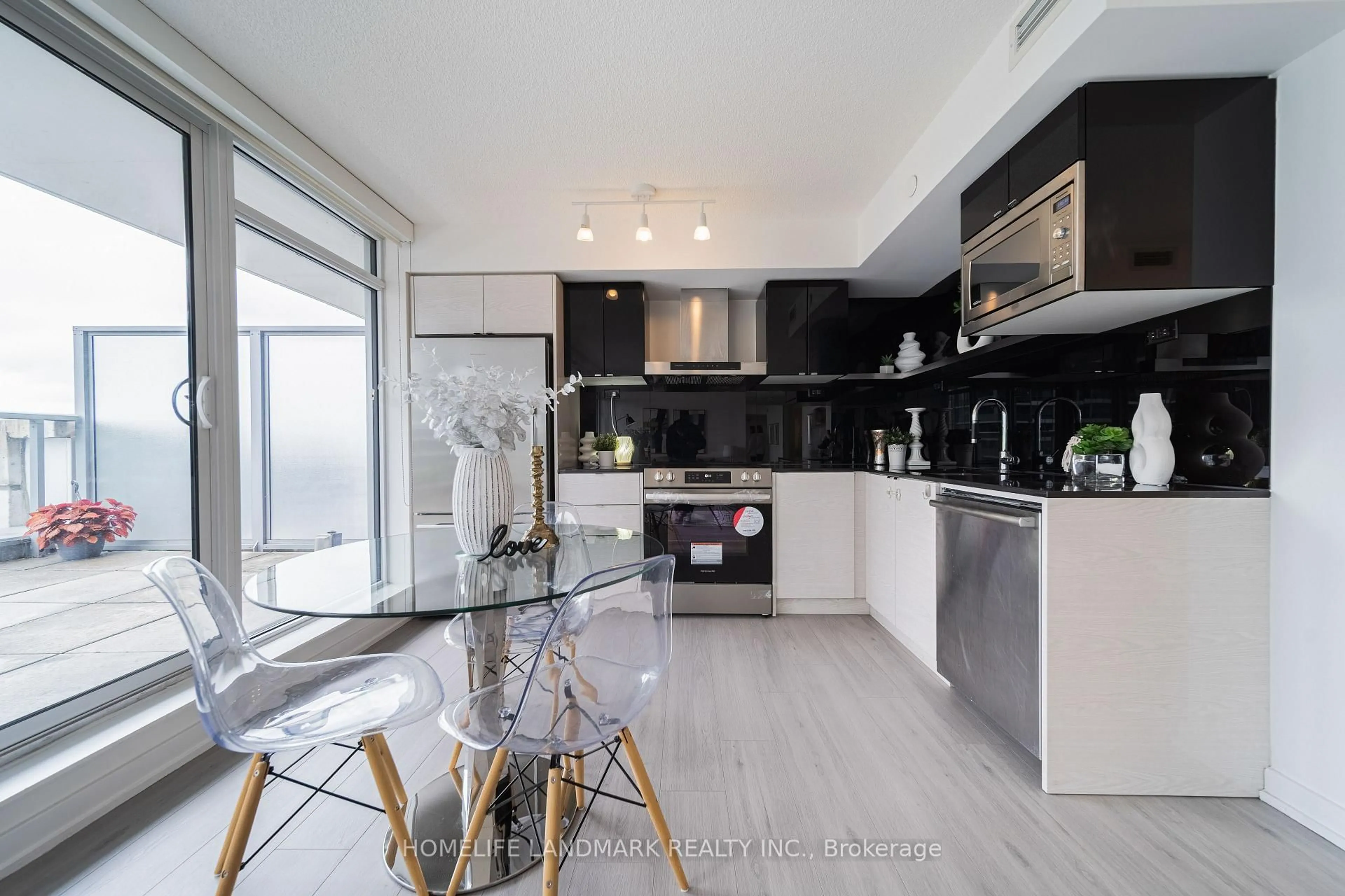 Contemporary kitchen, unknown for 72 Esther Shiner Blvd #317, Toronto Ontario M2K 0C4