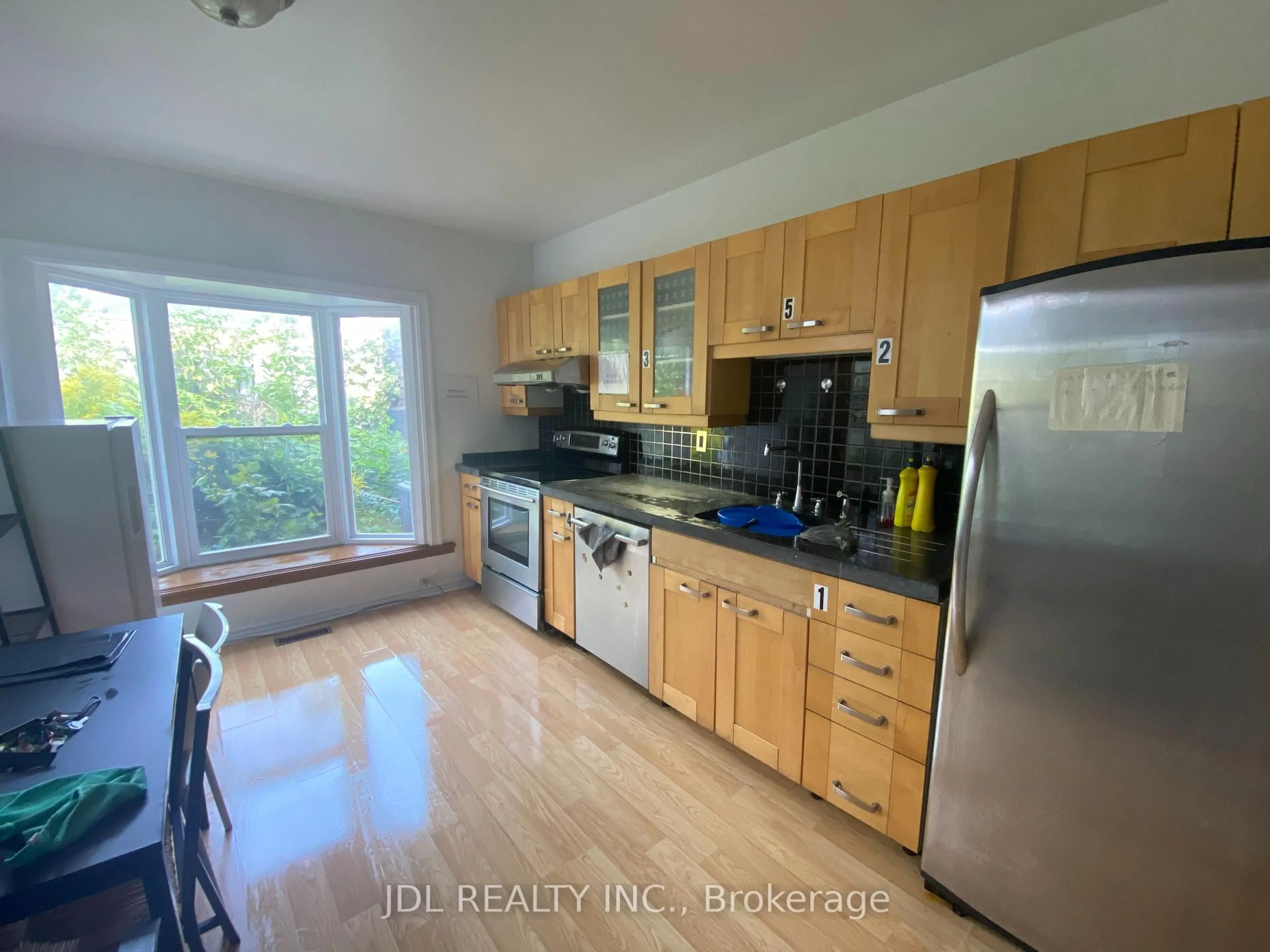 Standard kitchen, unknown for 48 Sullivan St, Toronto Ontario M5T 1C1