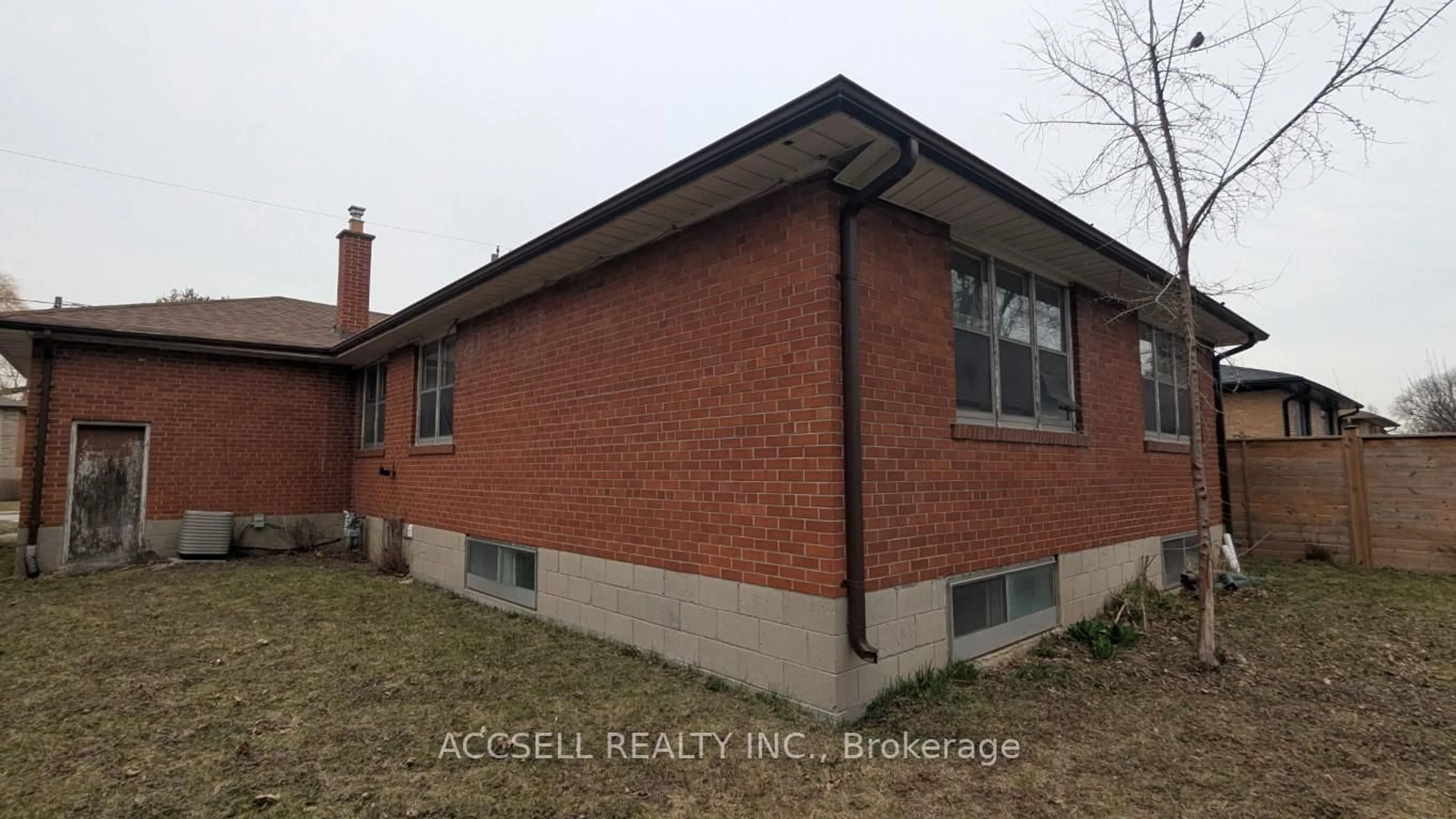 Home with brick exterior material, building for 117 Palm Dr, Toronto Ontario M3H 2C2