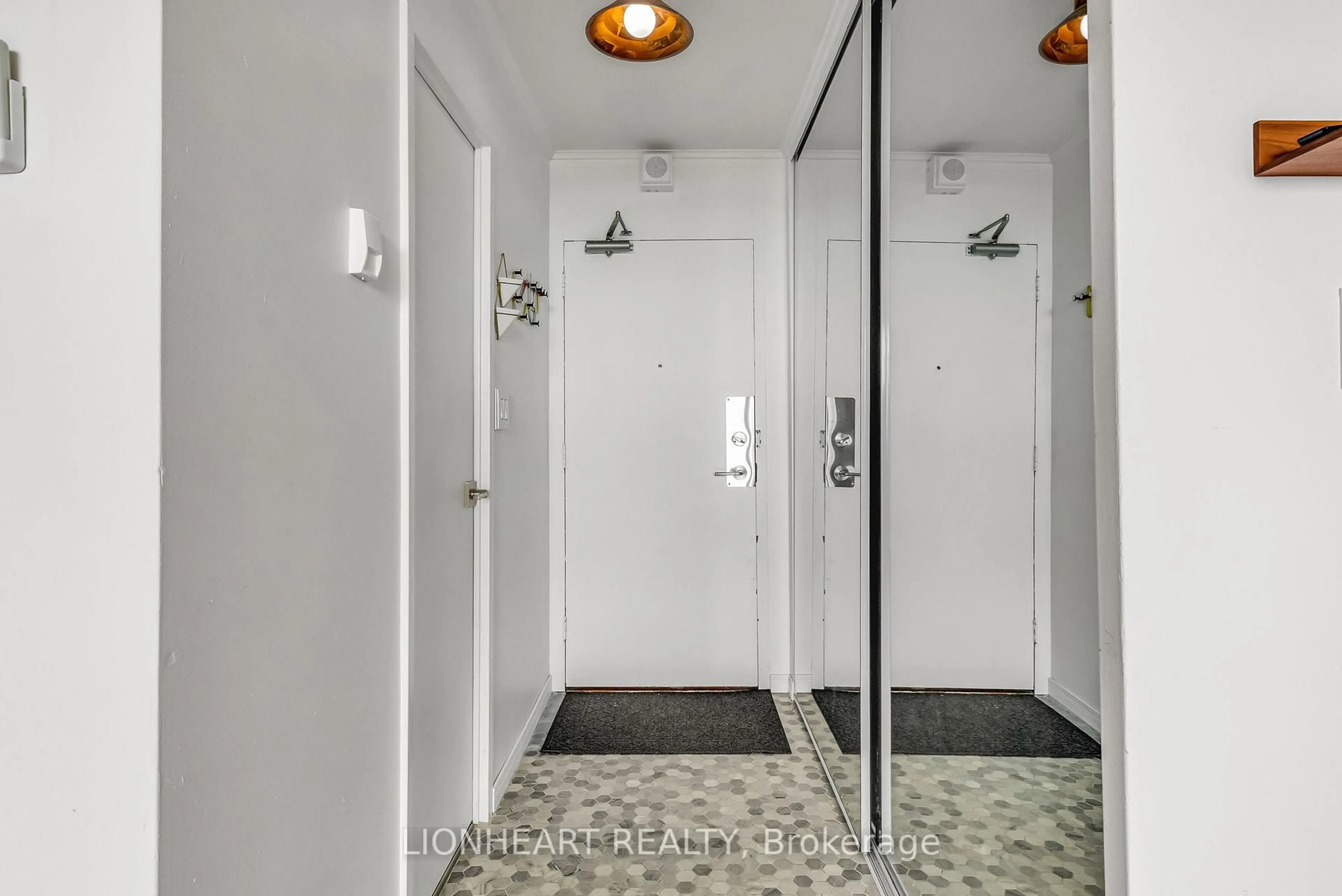 Indoor foyer for 40 Homewood Ave #2608, Toronto Ontario M4Y 2K2