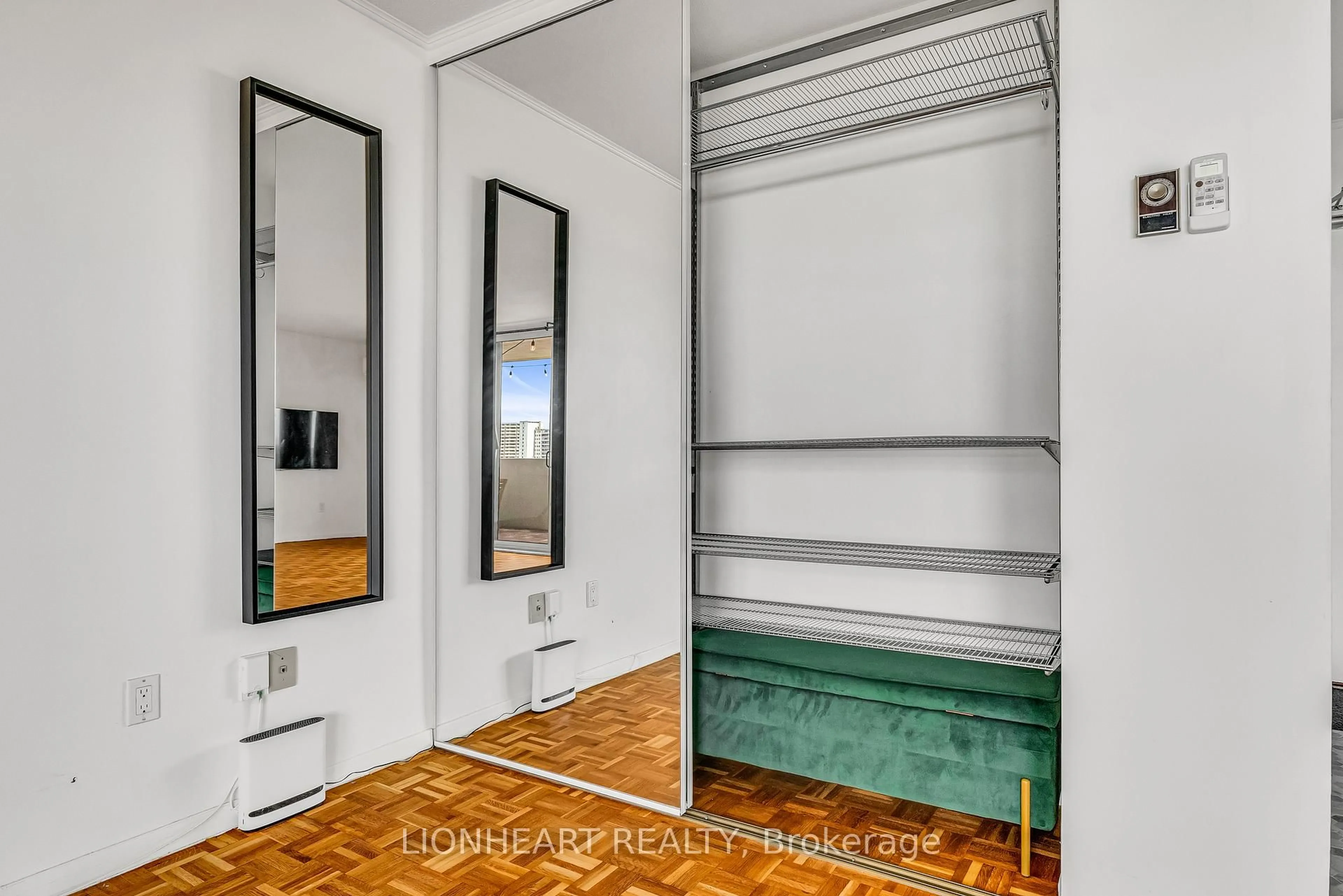 Indoor entryway for 40 Homewood Ave #2608, Toronto Ontario M4Y 2K2