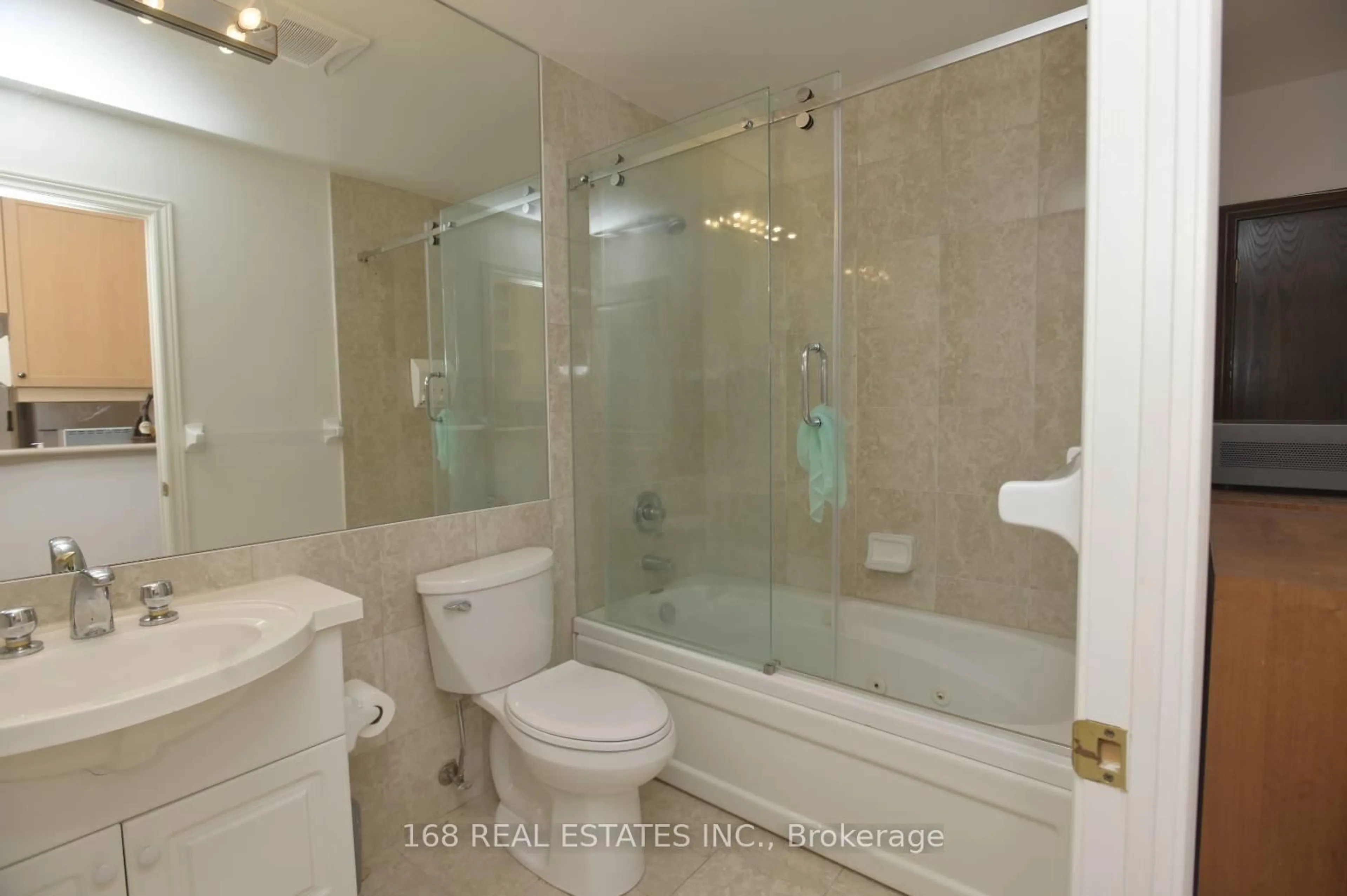 Standard bathroom, ceramic/tile floor for 102 Bloor Street West St #910, Toronto Ontario M5S 1M8