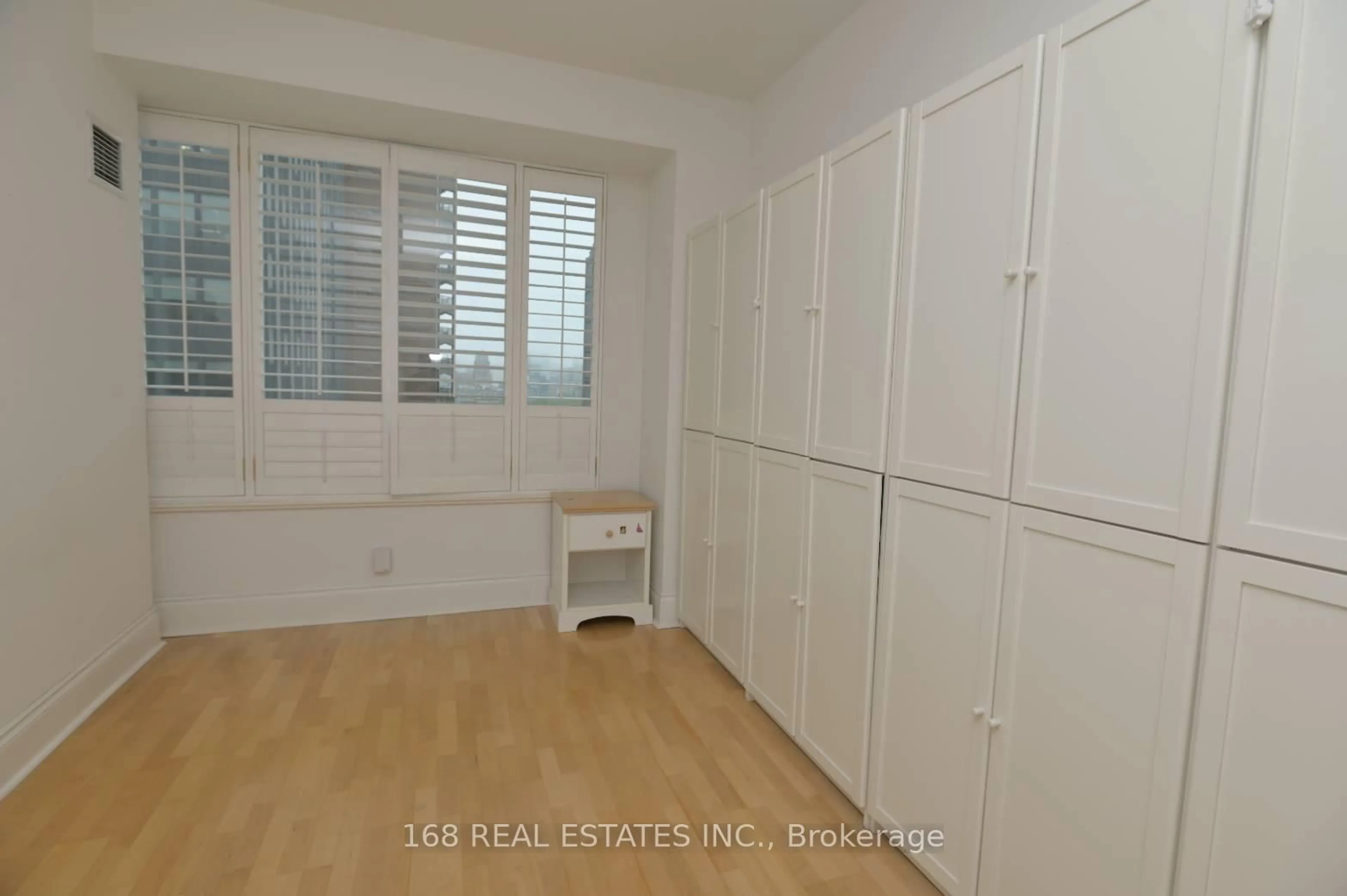 A pic of a room for 102 Bloor Street West St #910, Toronto Ontario M5S 1M8