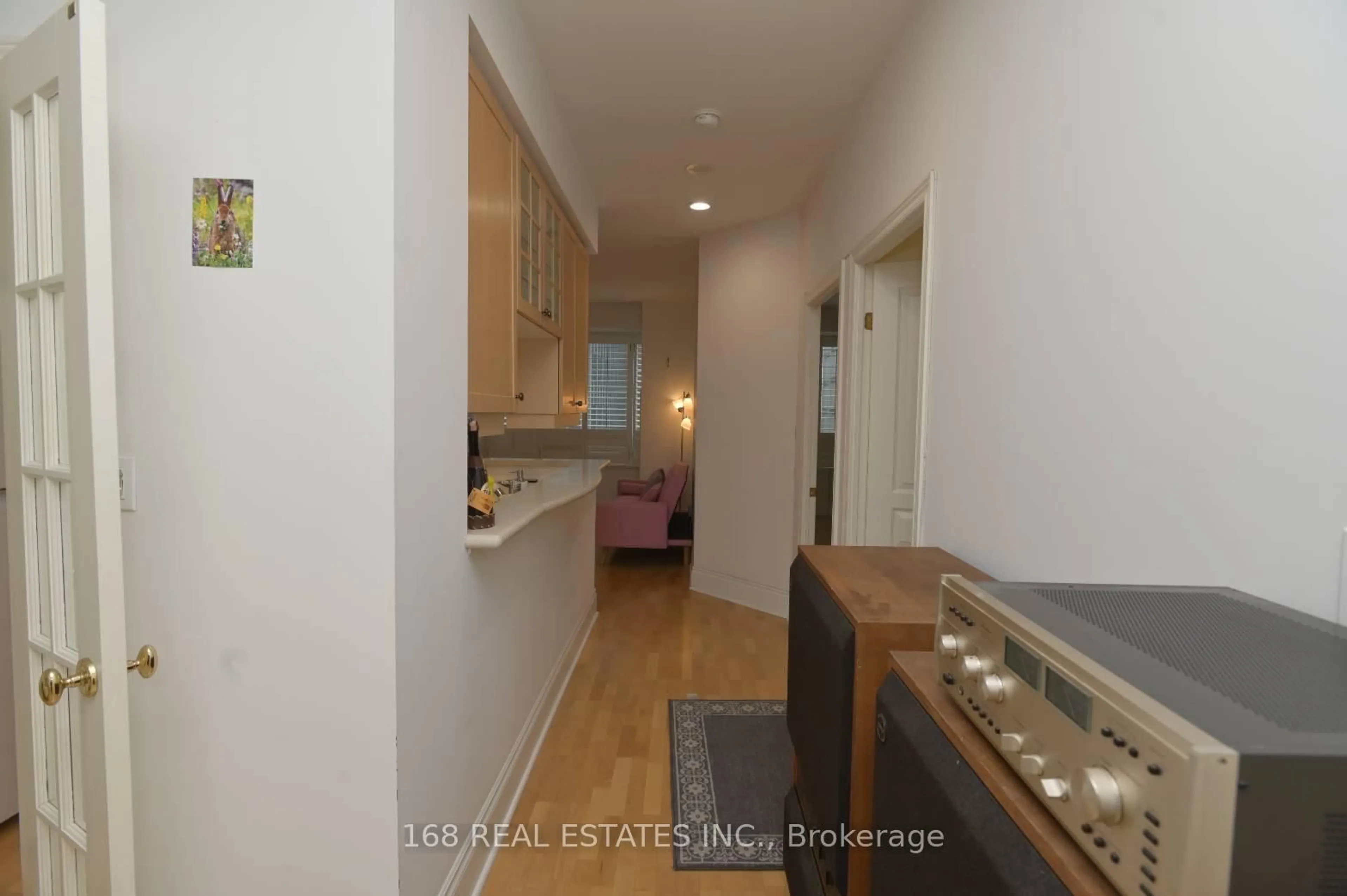 Unknown for 102 Bloor Street West St #910, Toronto Ontario M5S 1M8