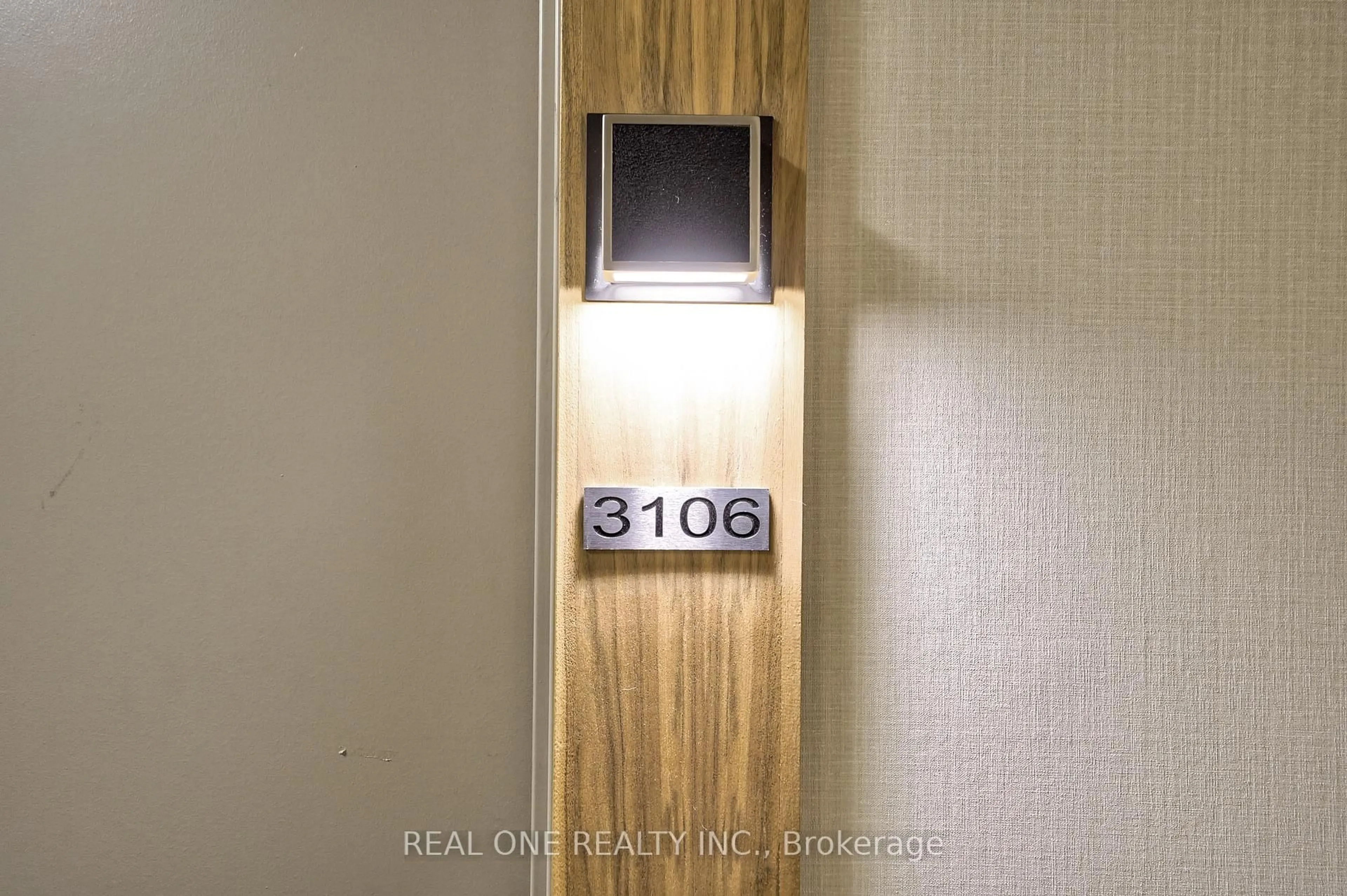Indoor entryway for 295 Adelaide St #3106, Toronto Ontario M5V 0L4