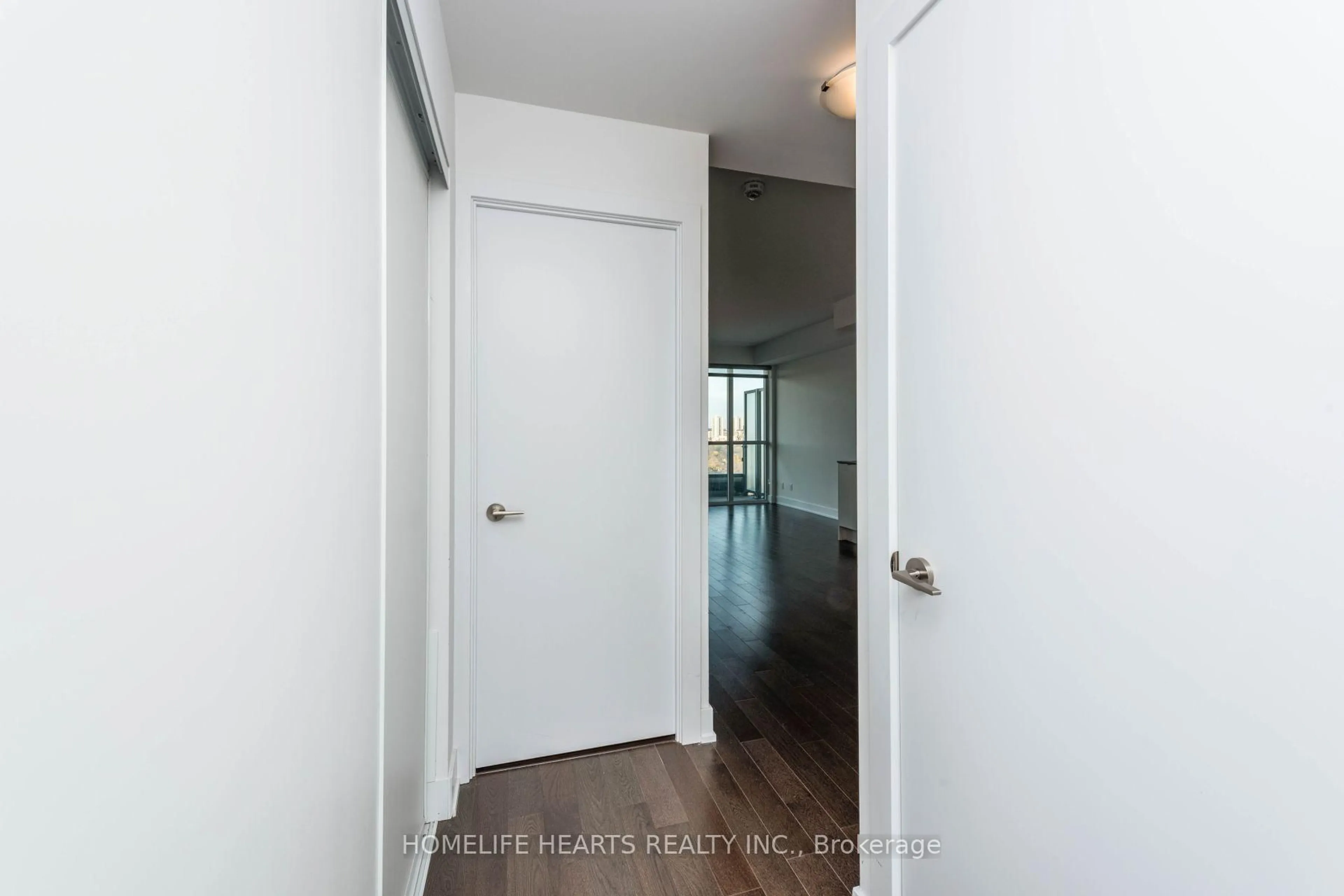 Indoor entryway for 181 Bedford Rd #1803, Toronto Ontario M5R 0A5