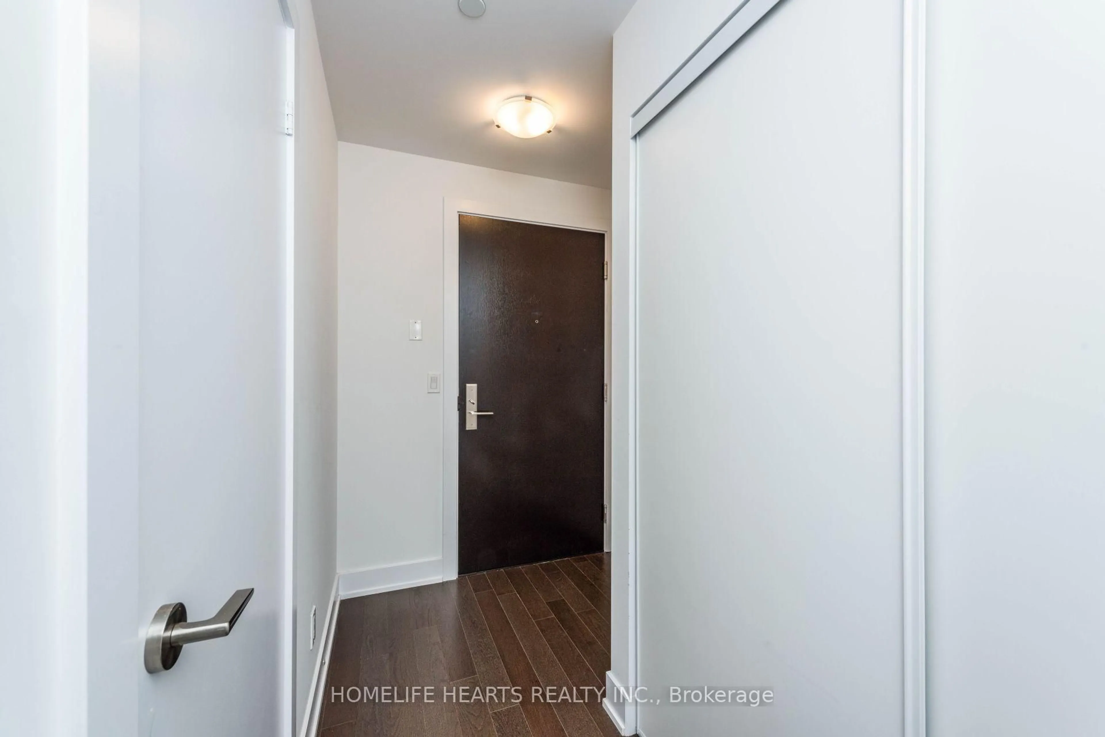 Indoor entryway for 181 Bedford Rd #1803, Toronto Ontario M5R 0A5