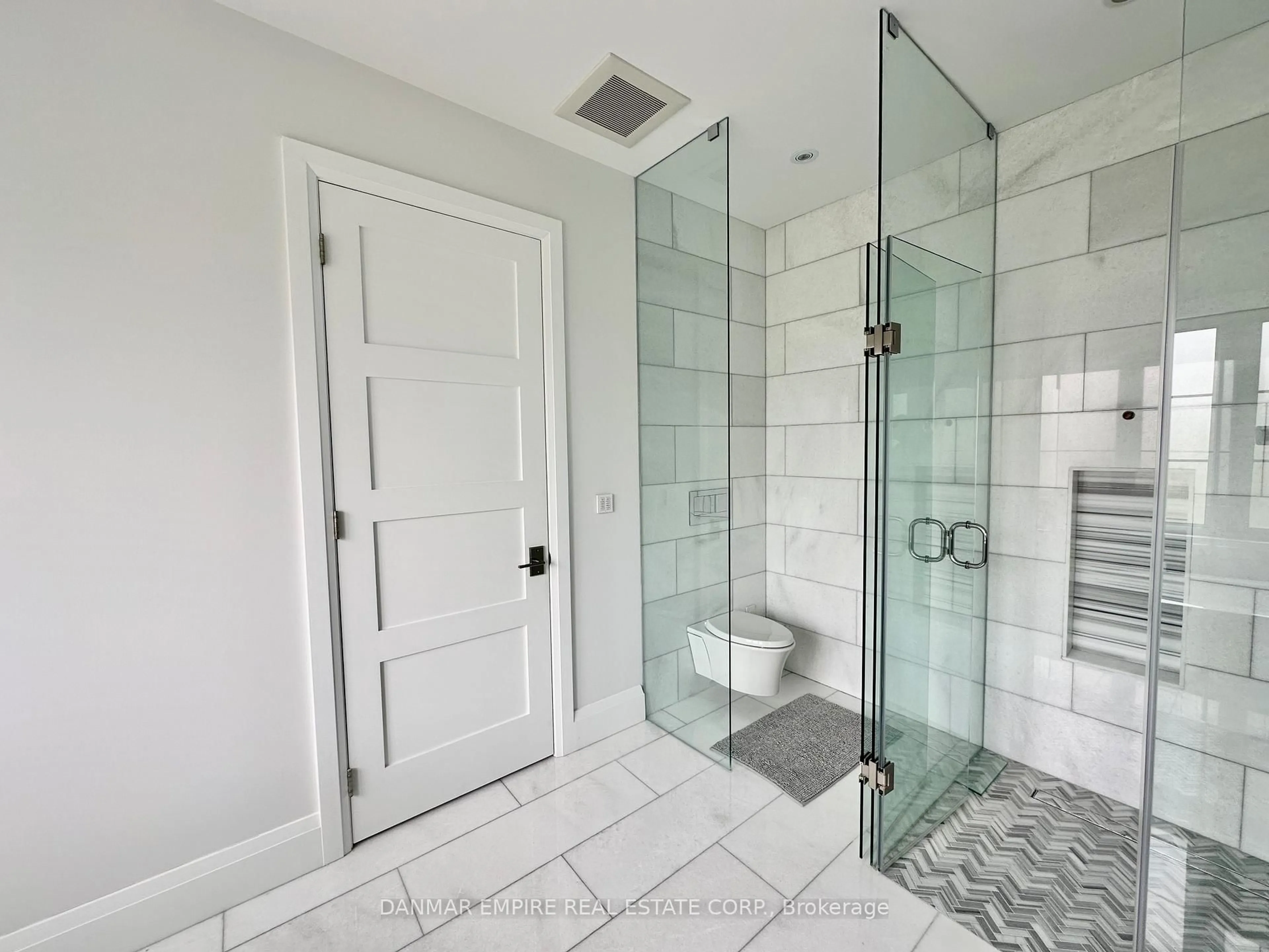 Contemporary bathroom, ceramic/tile floor for 71 Gordon Rd, Toronto Ontario M2P 1E3