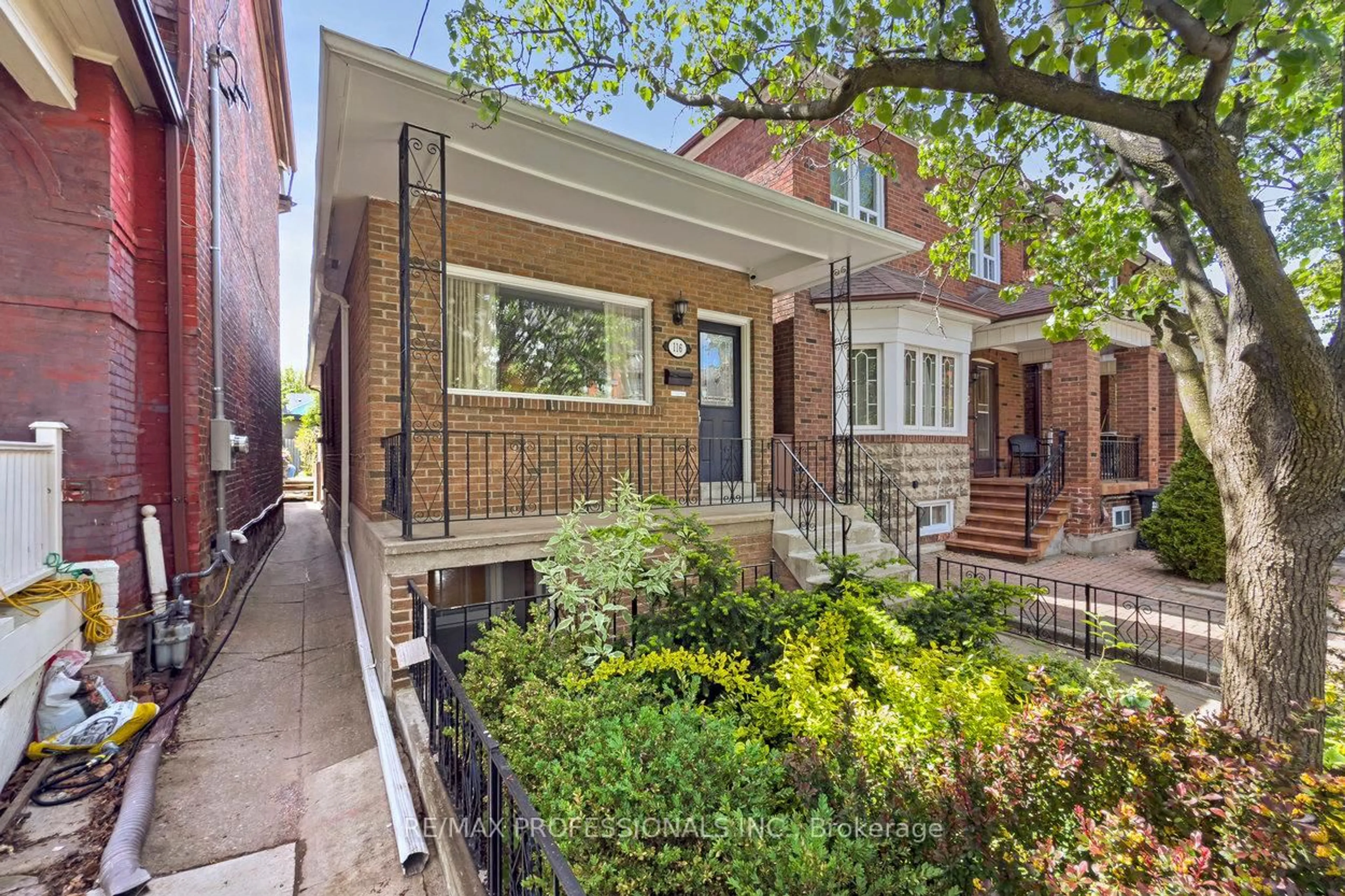 Home with brick exterior material, street for 116 Borden St, Toronto Ontario M5S 2N1