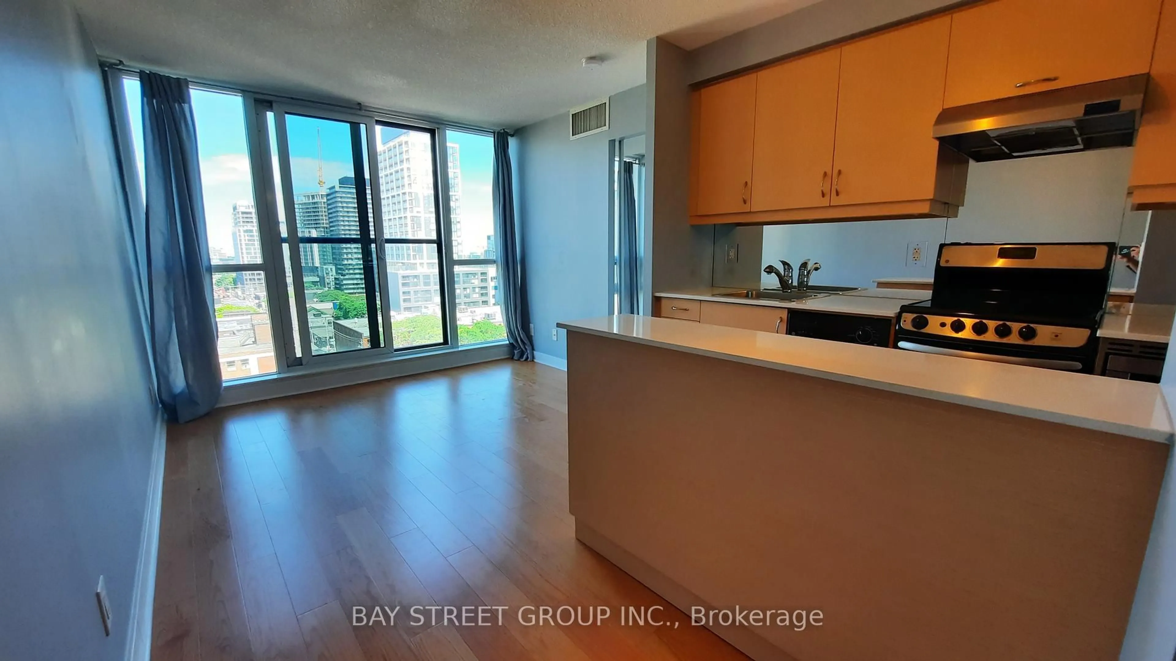 Standard kitchen, unknown for 320 Richmond St #1202, Toronto Ontario M5A 1P9