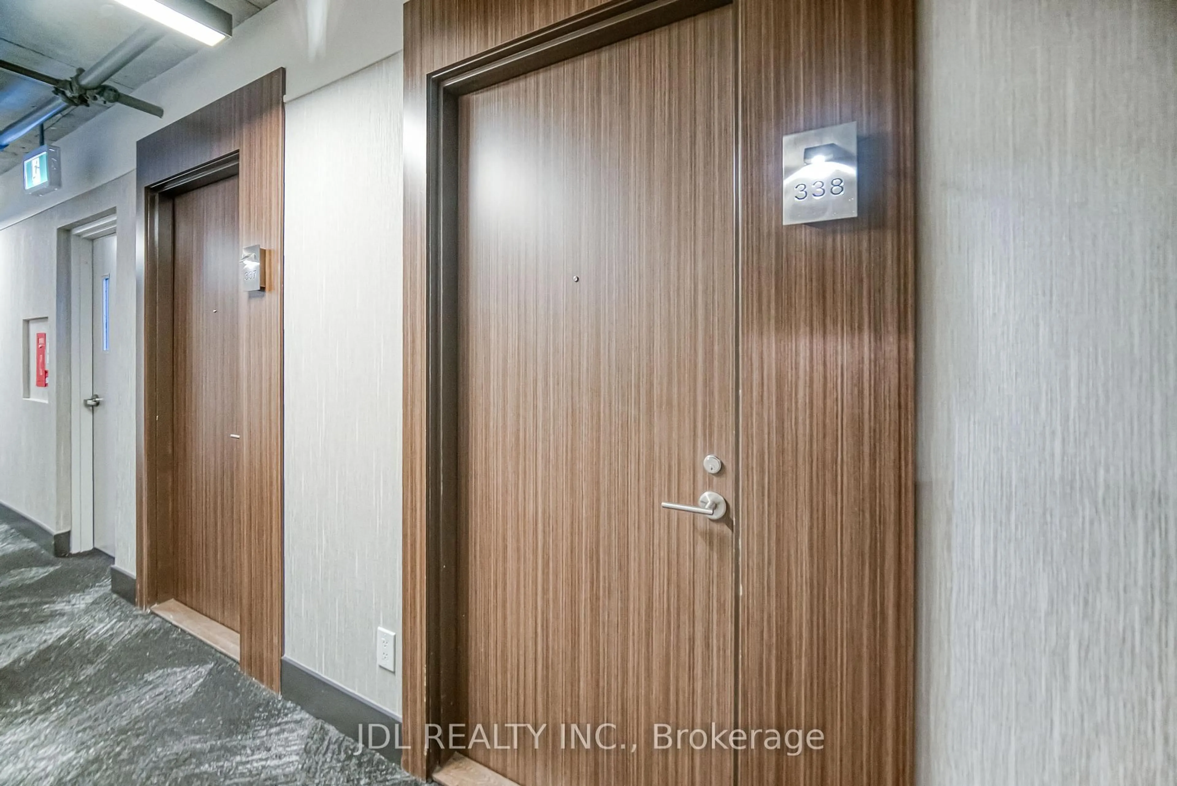 Indoor entryway for 461 Adelaide St #338, Toronto Ontario M5V 0L6