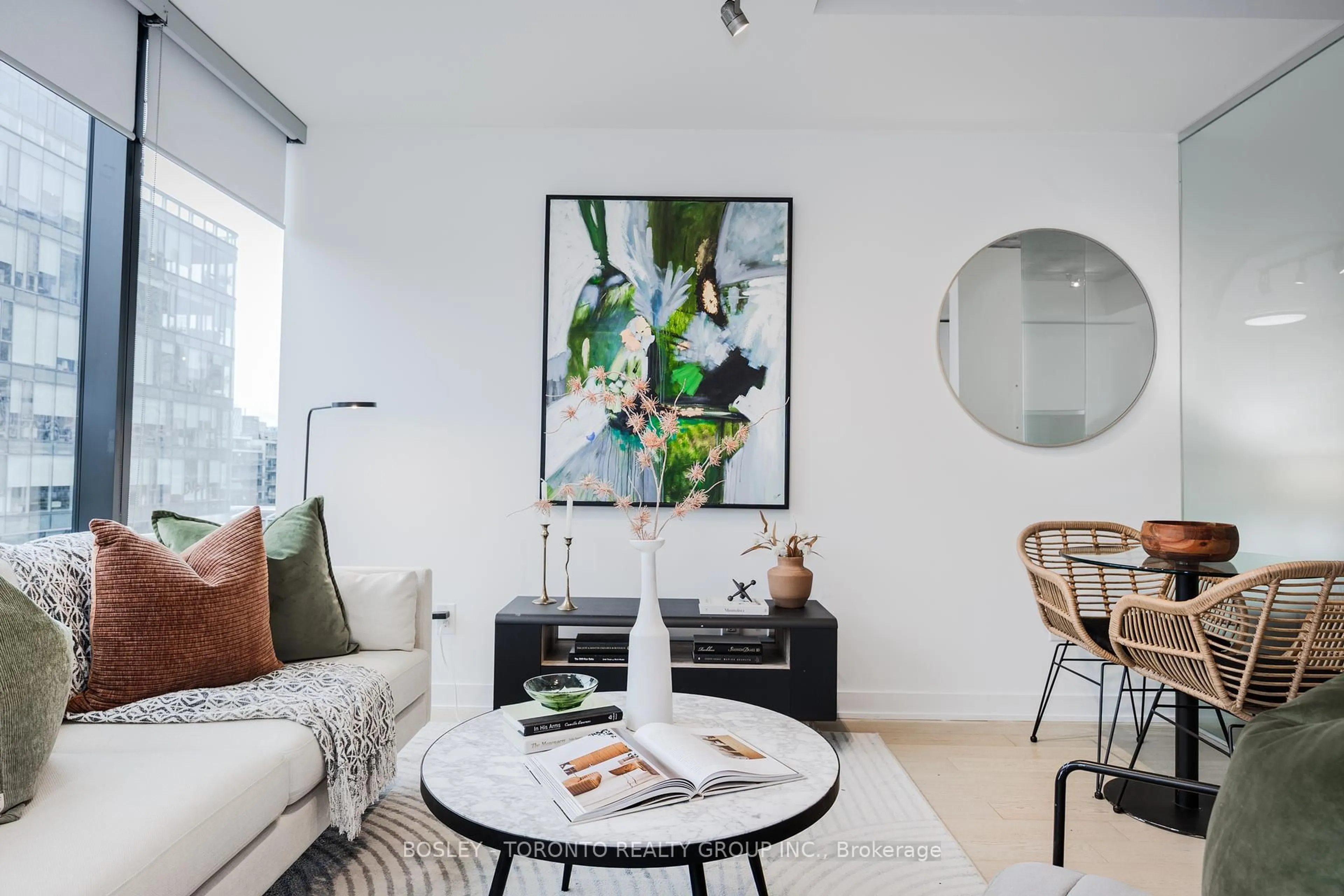 Living room with furniture, unknown for 629 King St #928, Toronto Ontario M5V 1M5