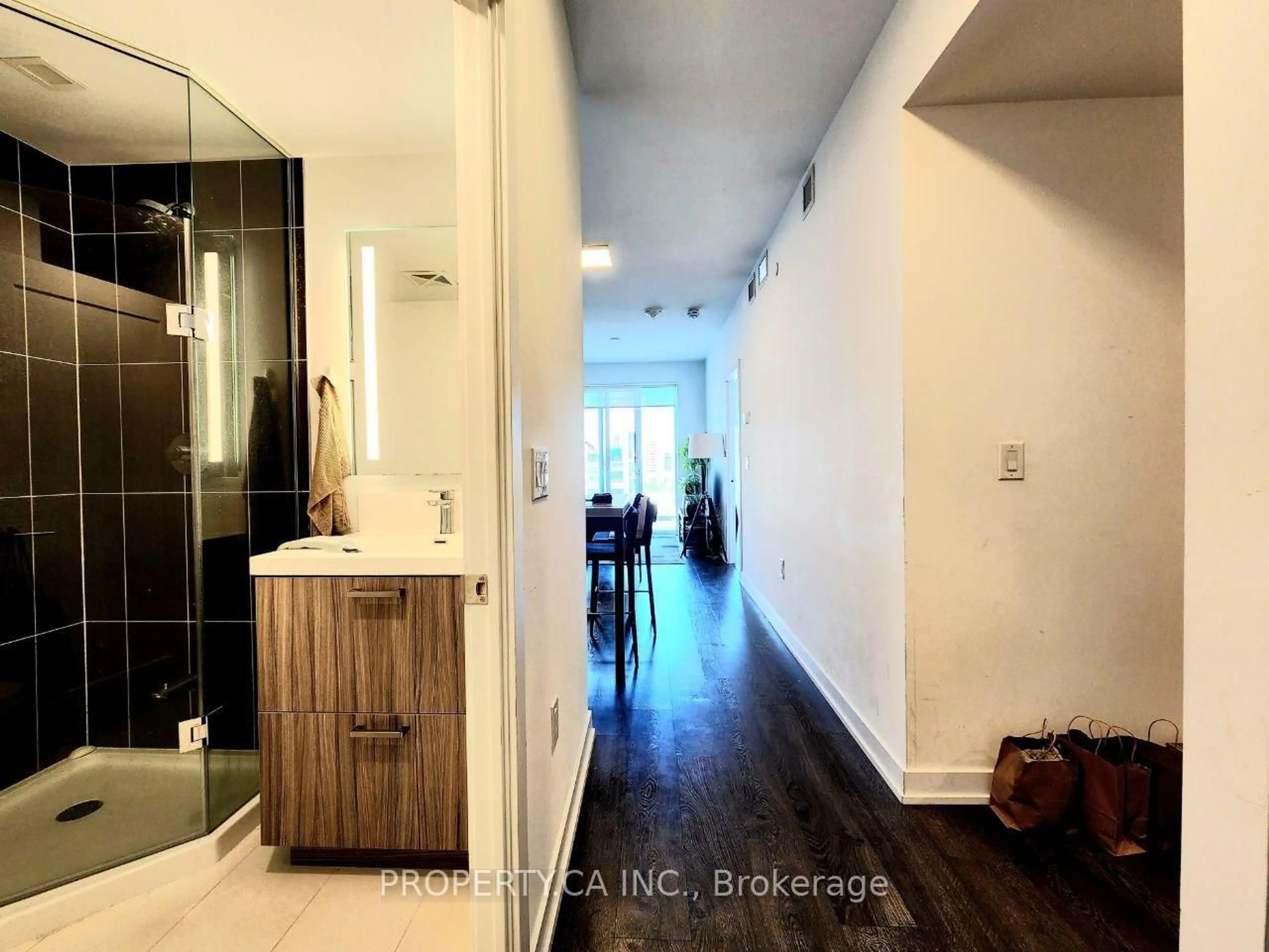 Indoor entryway for 50 McCaul St #910, Toronto Ontario M5T 1V9