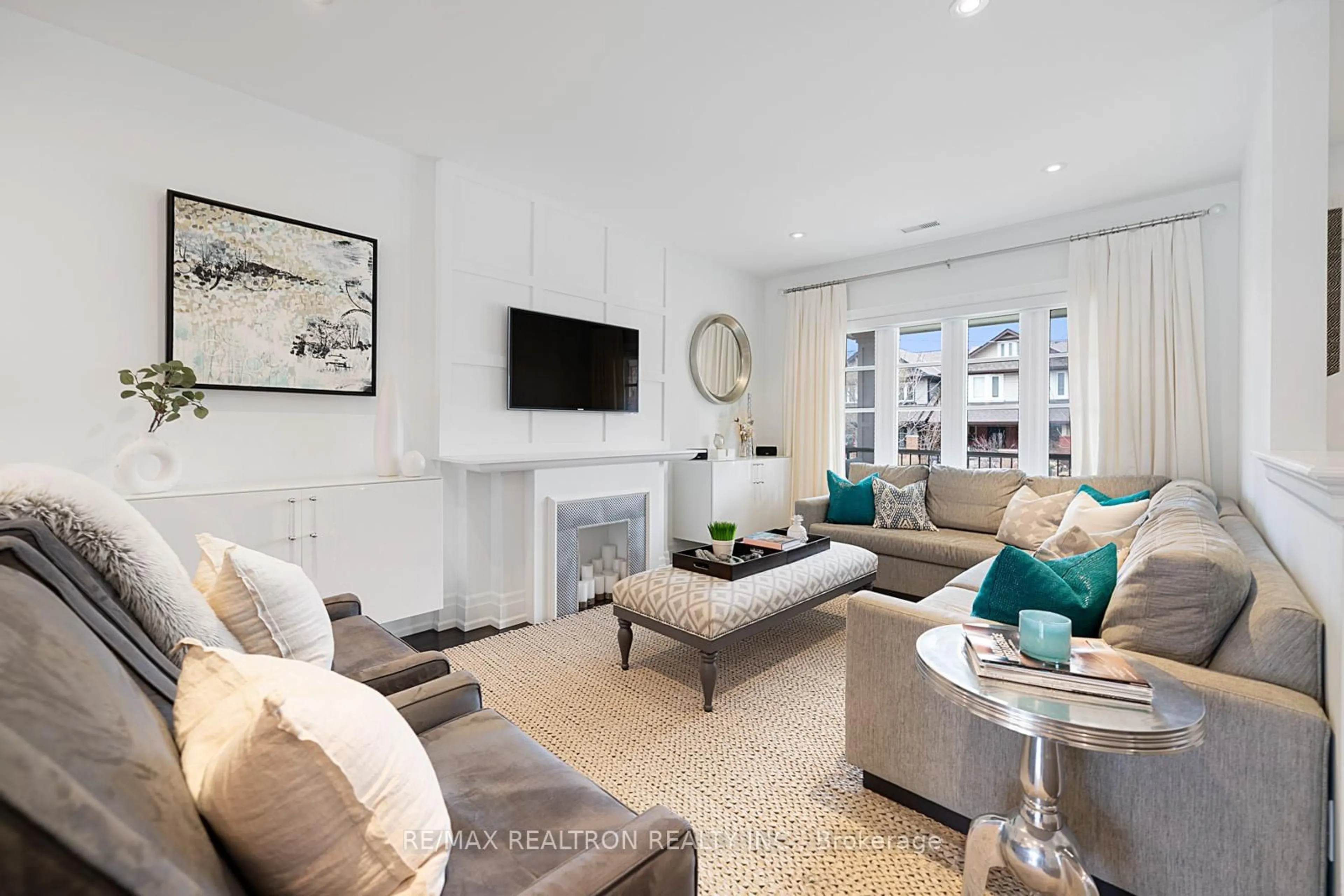 Living room with furniture, unknown for 181 Arlington Ave, Toronto Ontario M6C 2Z4