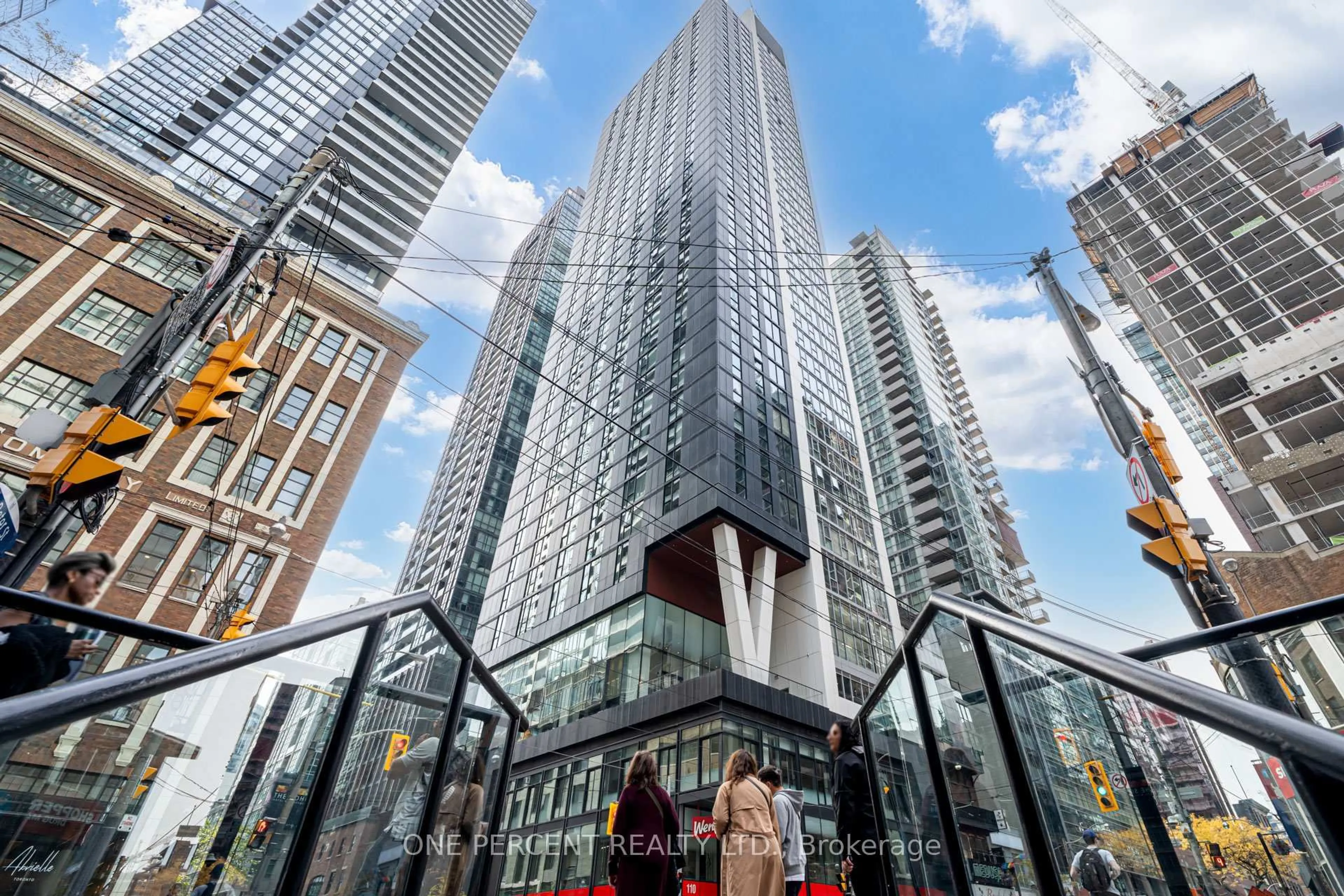 Indoor foyer for 357 King St #2108, Toronto Ontario M5V 1K1