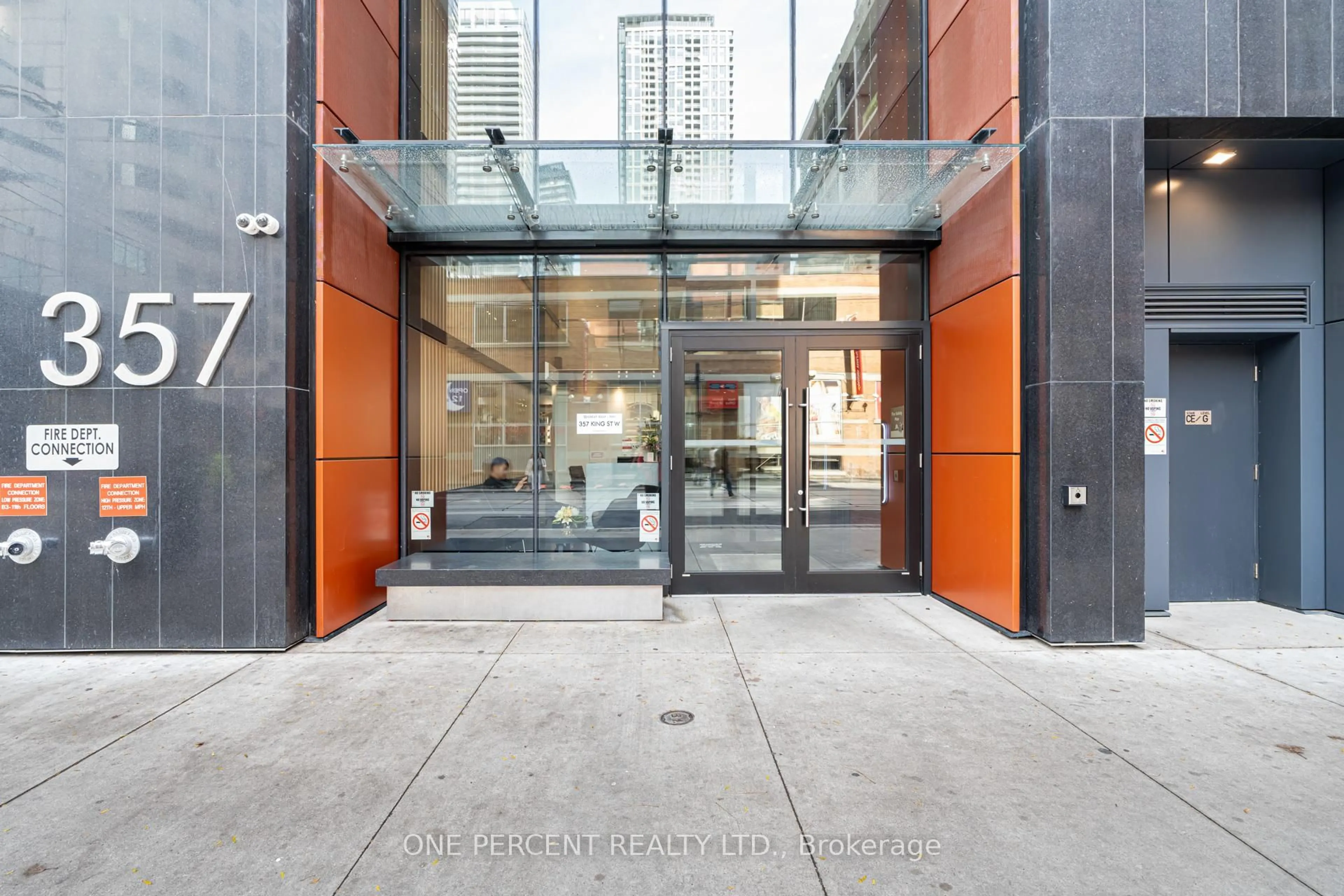 Indoor foyer for 357 King St #2108, Toronto Ontario M5V 1K1