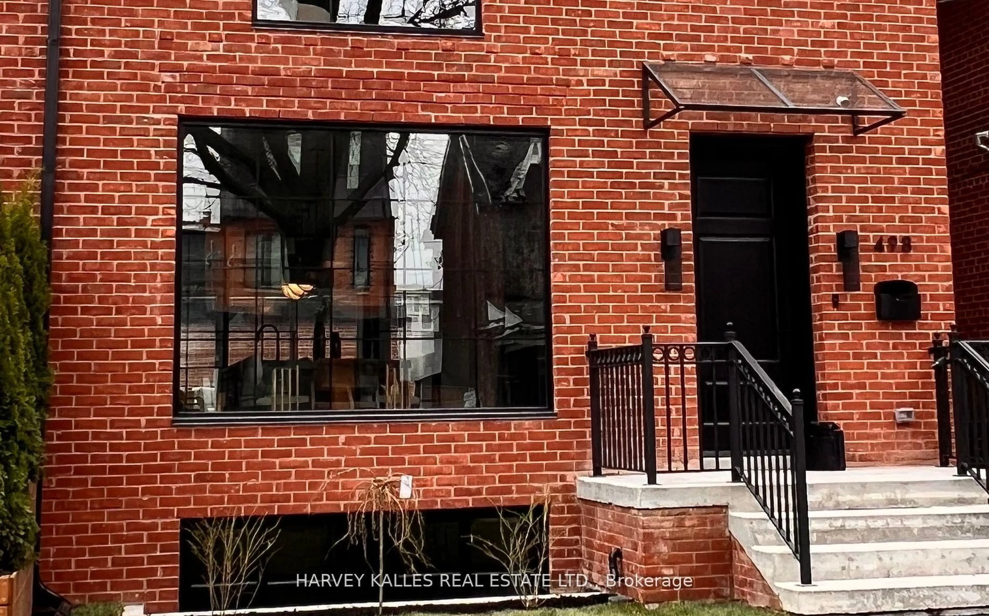 Home with brick exterior material, street for 498 Roxton Rd, Toronto Ontario M6G 3R4