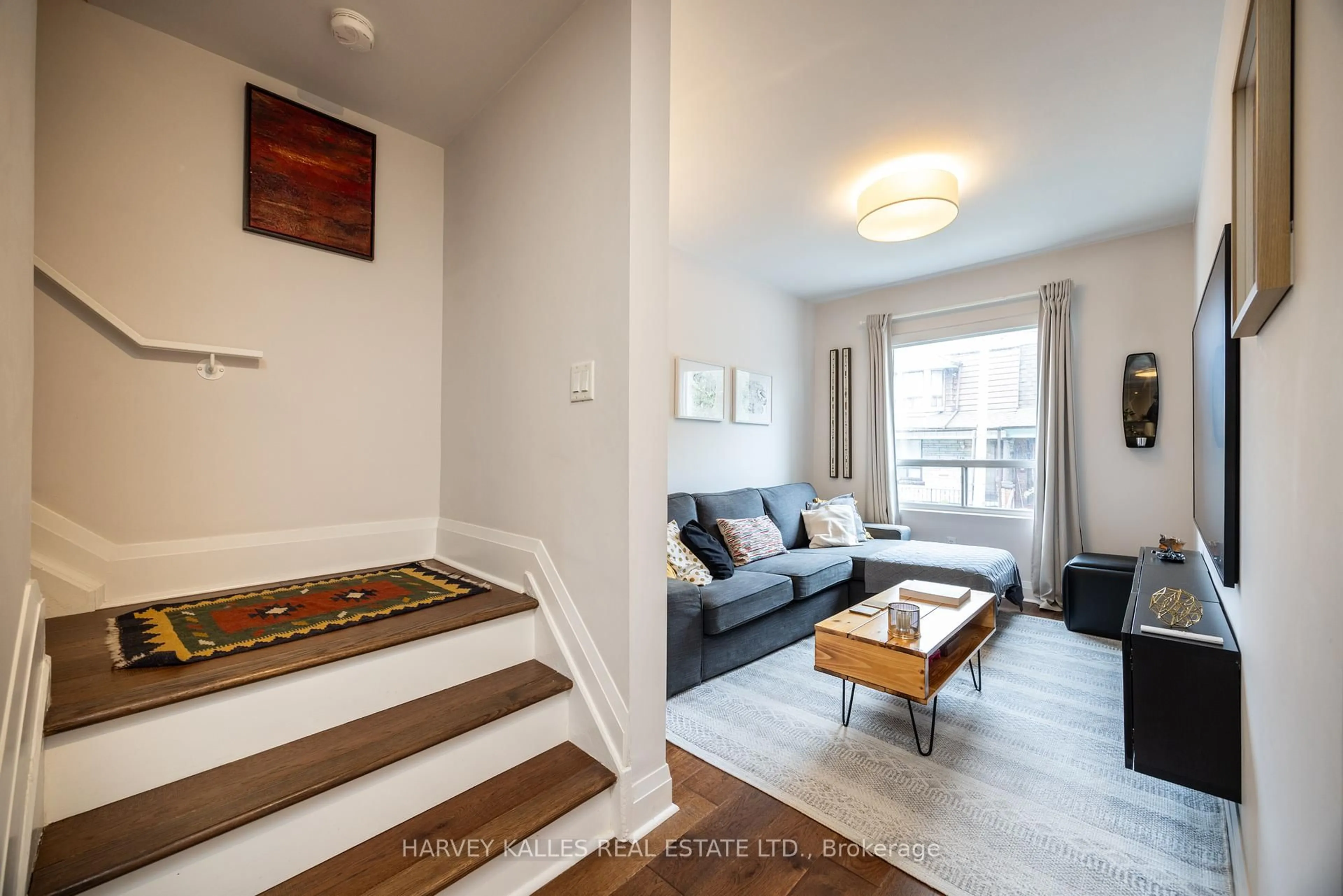 Living room with furniture, unknown for 10 Wyndham St, Toronto Ontario M6K 1R7