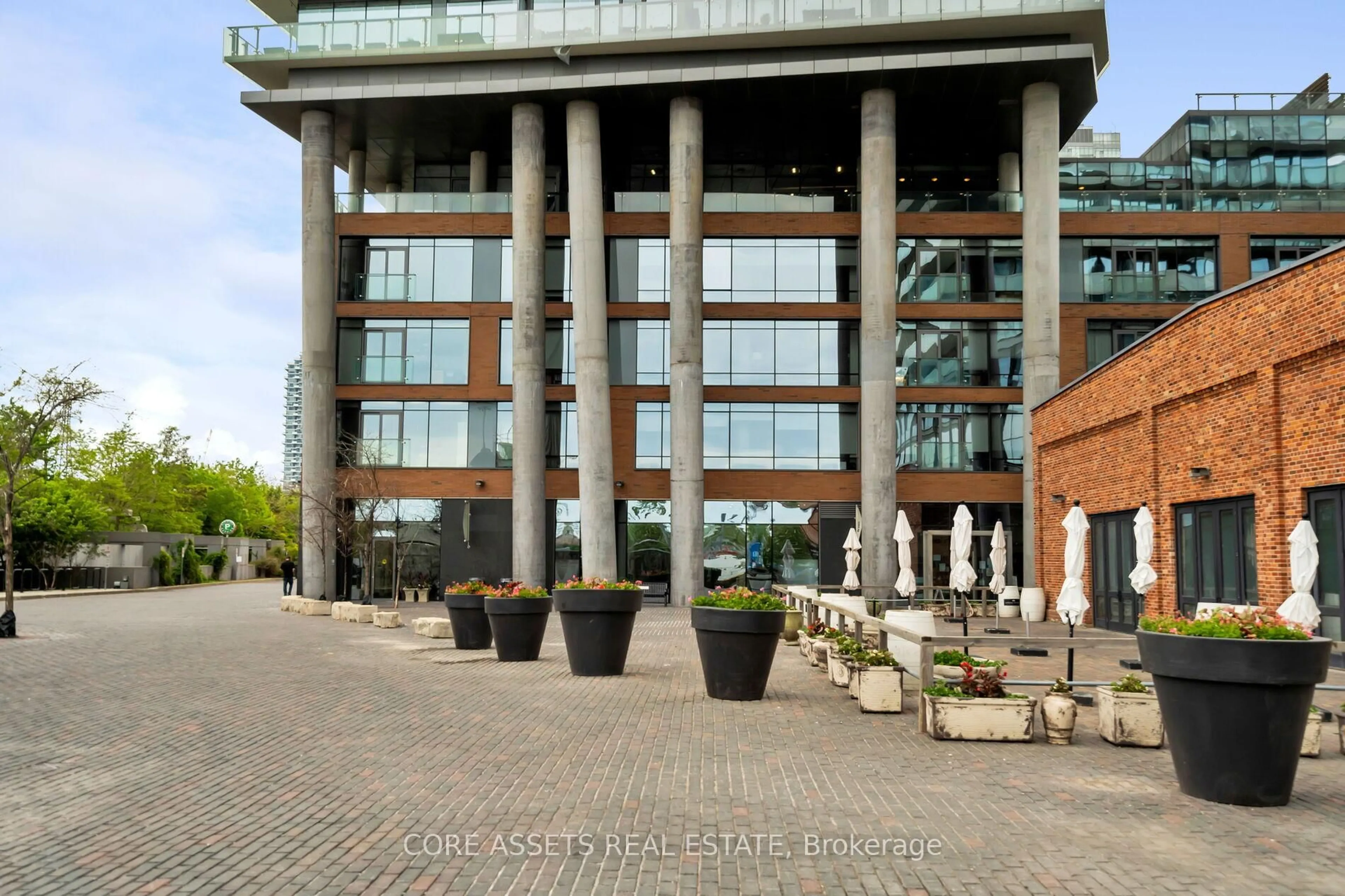 Patio, building for 70 Distillery Lane #806, Toronto Ontario M5A 0E3