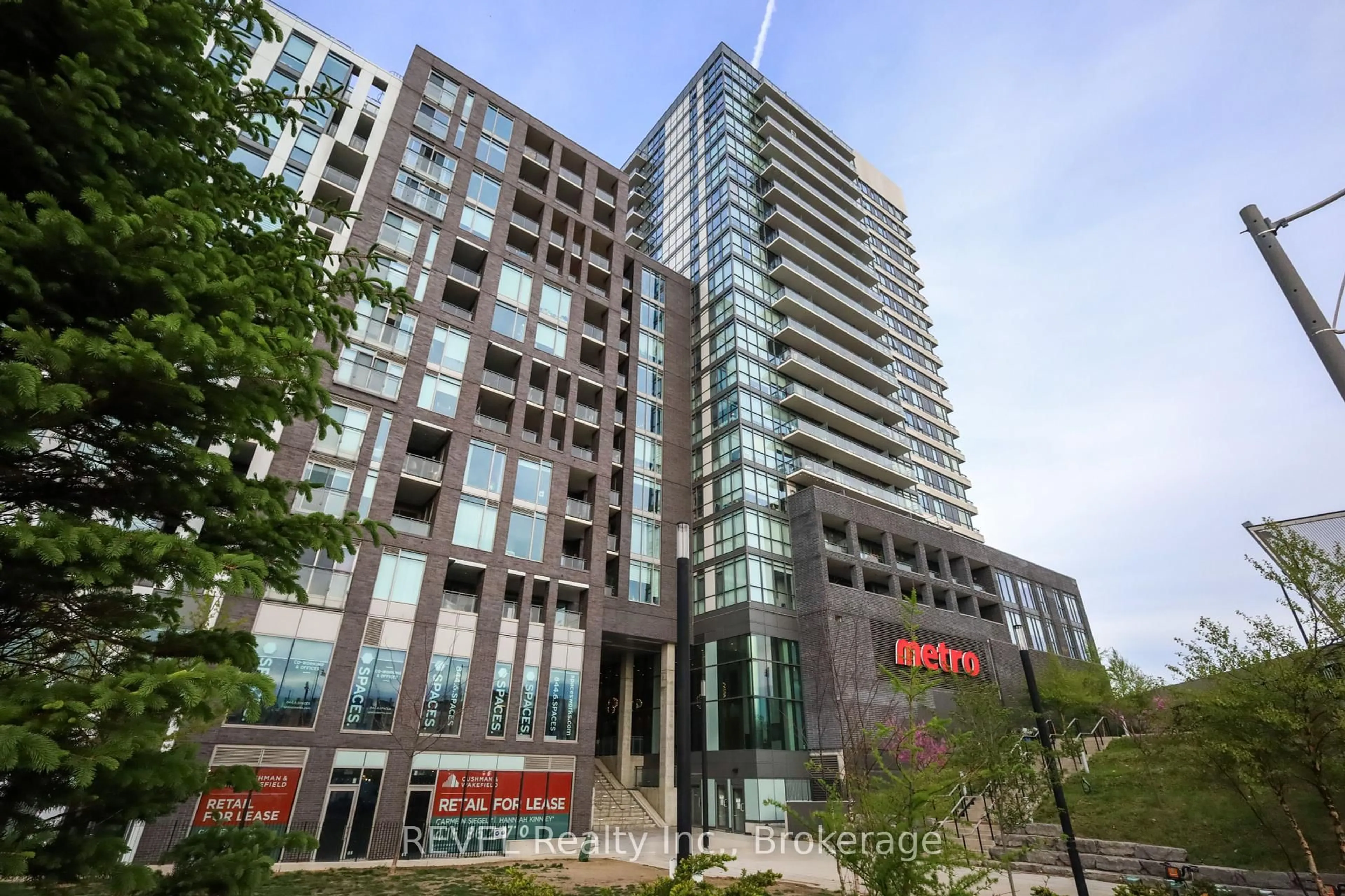 Indoor foyer for 20 Minowan Miikan Lane #730, Toronto Ontario M6J 0E5
